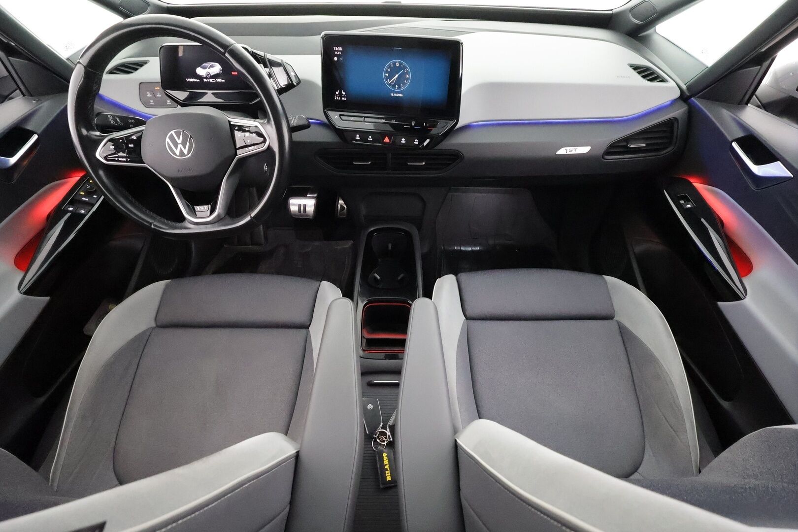 Volkswagen ID.3 2020 1ST Max 150 kW, akku 58 kWh - | ACC | ILP | HUD | Lasikatto | Sähköpenkit hieronnalla | IQ.Light | P.kamera | Keyless | Travel Assist | Side Assist | 2x renkaat aluin | Merkkihuollot |