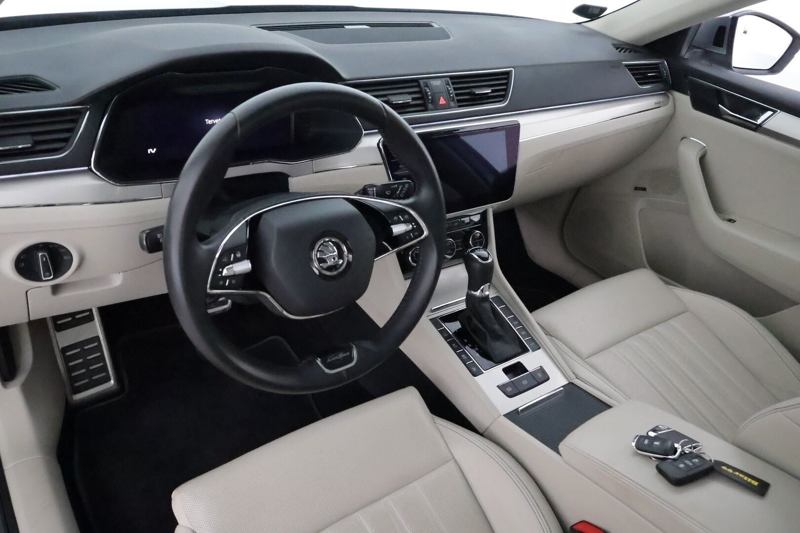 Skoda Superb 2021 Combi 1,4 TSI PHEV L&K iV DSG **Panorama / Muistipenkit ilmastoinnilla / Webasto / 360.kamera / Koukku / Matrix** - Suomi-auto / Akku kuntotarkastettu! / Kahdet renkaat aluvanteilla / Canton Audio / Digimittaristo / Navi / Hierova kuljettajan istuin 