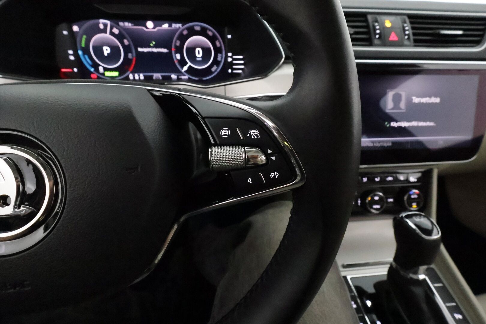 Skoda Superb 2021 Combi 1,4 TSI PHEV L&K iV DSG **Panorama / Muistipenkit ilmastoinnilla / Webasto / 360.kamera / Koukku / Matrix** - Suomi-auto / Akku kuntotarkastettu! / Kahdet renkaat aluvanteilla / Canton Audio / Digimittaristo / Navi / Hierova kuljettajan istuin 