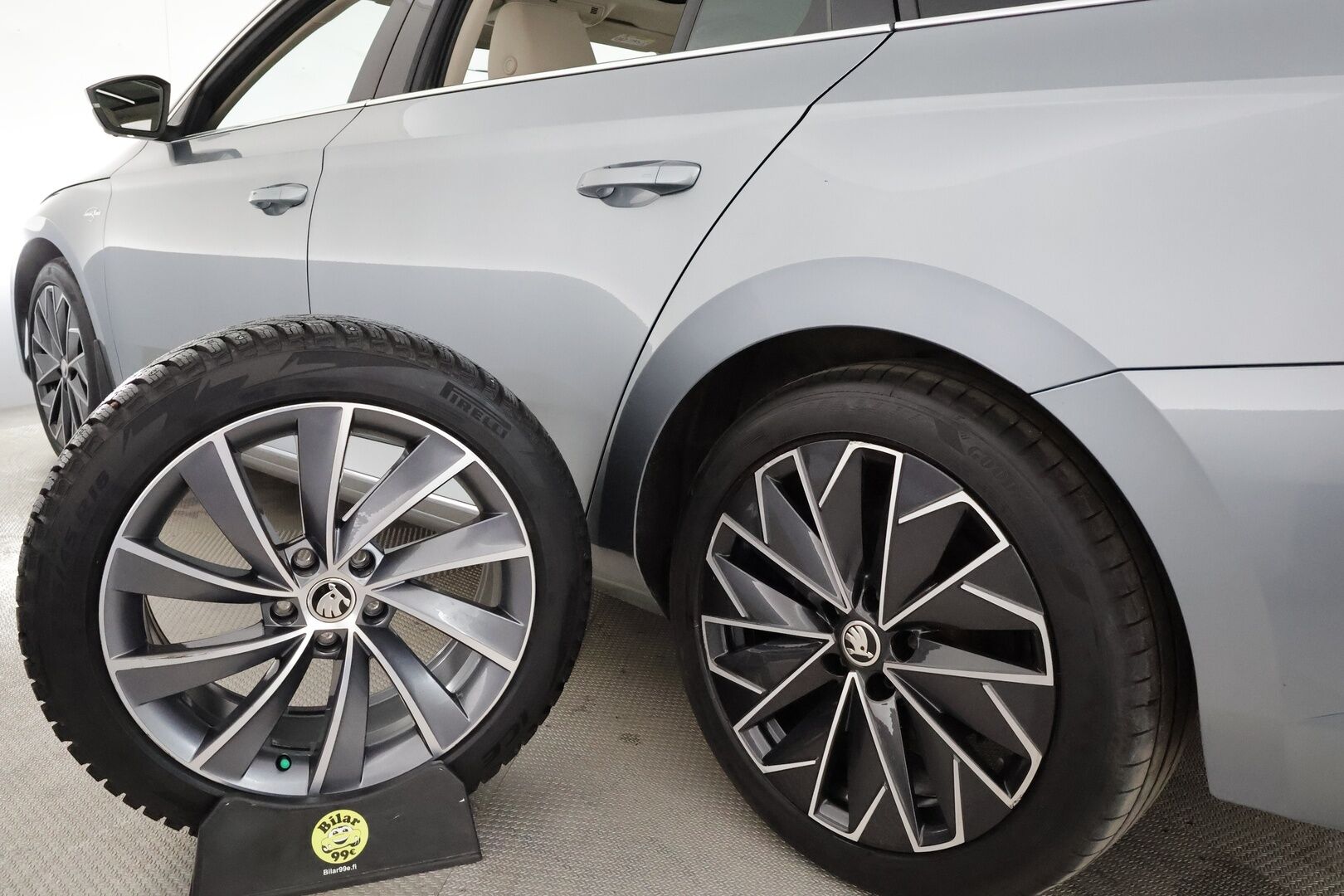 Skoda Superb 2021 Combi 1,4 TSI PHEV L&K iV DSG **Panorama / Muistipenkit ilmastoinnilla / Webasto / 360.kamera / Koukku / Matrix** - Suomi-auto / Akku kuntotarkastettu! / Kahdet renkaat aluvanteilla / Canton Audio / Digimittaristo / Navi / Hierova kuljettajan istuin 
