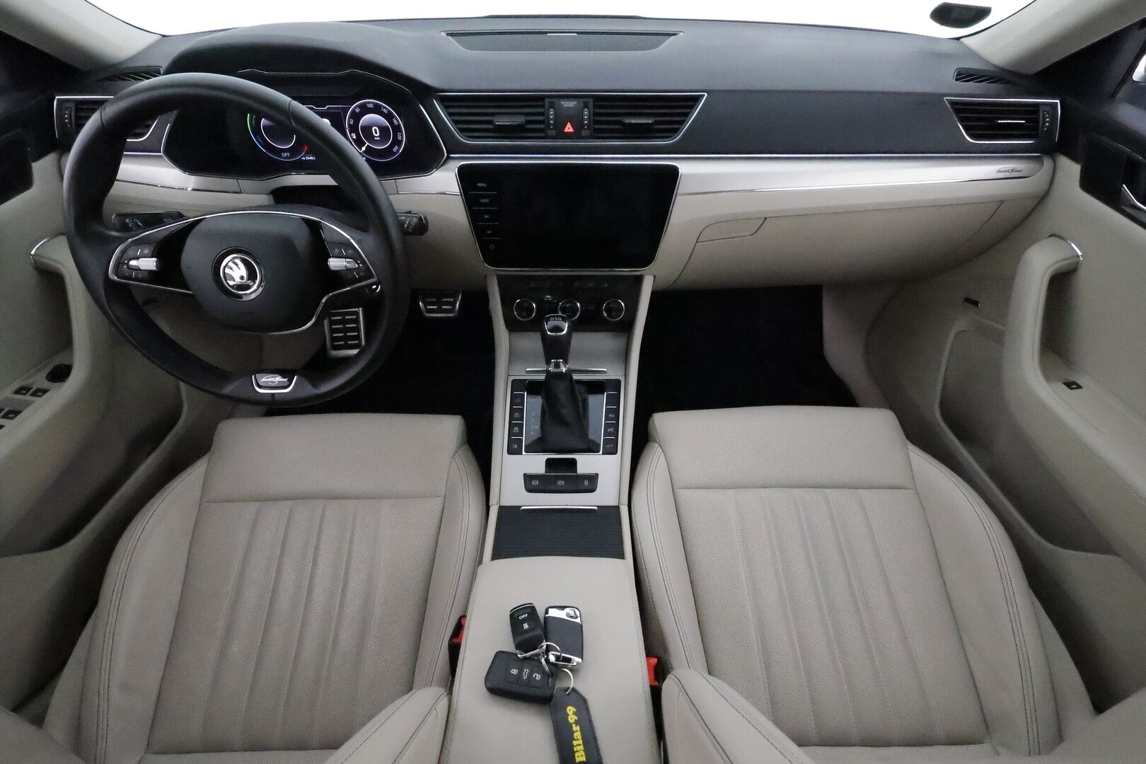 Skoda Superb 2021 Combi 1,4 TSI PHEV L&K iV DSG **Panorama / Muistipenkit ilmastoinnilla / Webasto / 360.kamera / Koukku / Matrix** - Suomi-auto / Akku kuntotarkastettu! / Kahdet renkaat aluvanteilla / Canton Audio / Digimittaristo / Navi / Hierova kuljettajan istuin 