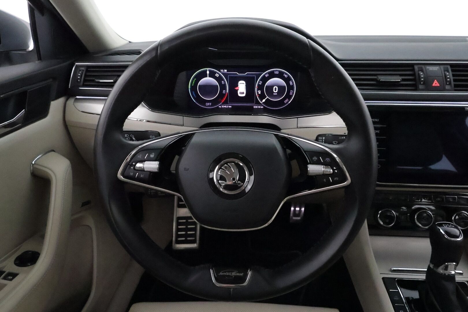 Skoda Superb 2021 Combi 1,4 TSI PHEV L&K iV DSG **Panorama / Muistipenkit ilmastoinnilla / Webasto / 360.kamera / Koukku / Matrix** - Suomi-auto / Akku kuntotarkastettu! / Kahdet renkaat aluvanteilla / Canton Audio / Digimittaristo / Navi / Hierova kuljettajan istuin 