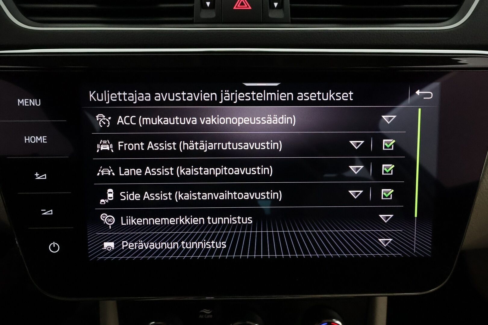 Skoda Superb 2021 Combi 1,4 TSI PHEV L&K iV DSG **Panorama / Muistipenkit ilmastoinnilla / Webasto / 360.kamera / Koukku / Matrix** - Suomi-auto / Akku kuntotarkastettu! / Kahdet renkaat aluvanteilla / Canton Audio / Digimittaristo / Navi / Hierova kuljettajan istuin 
