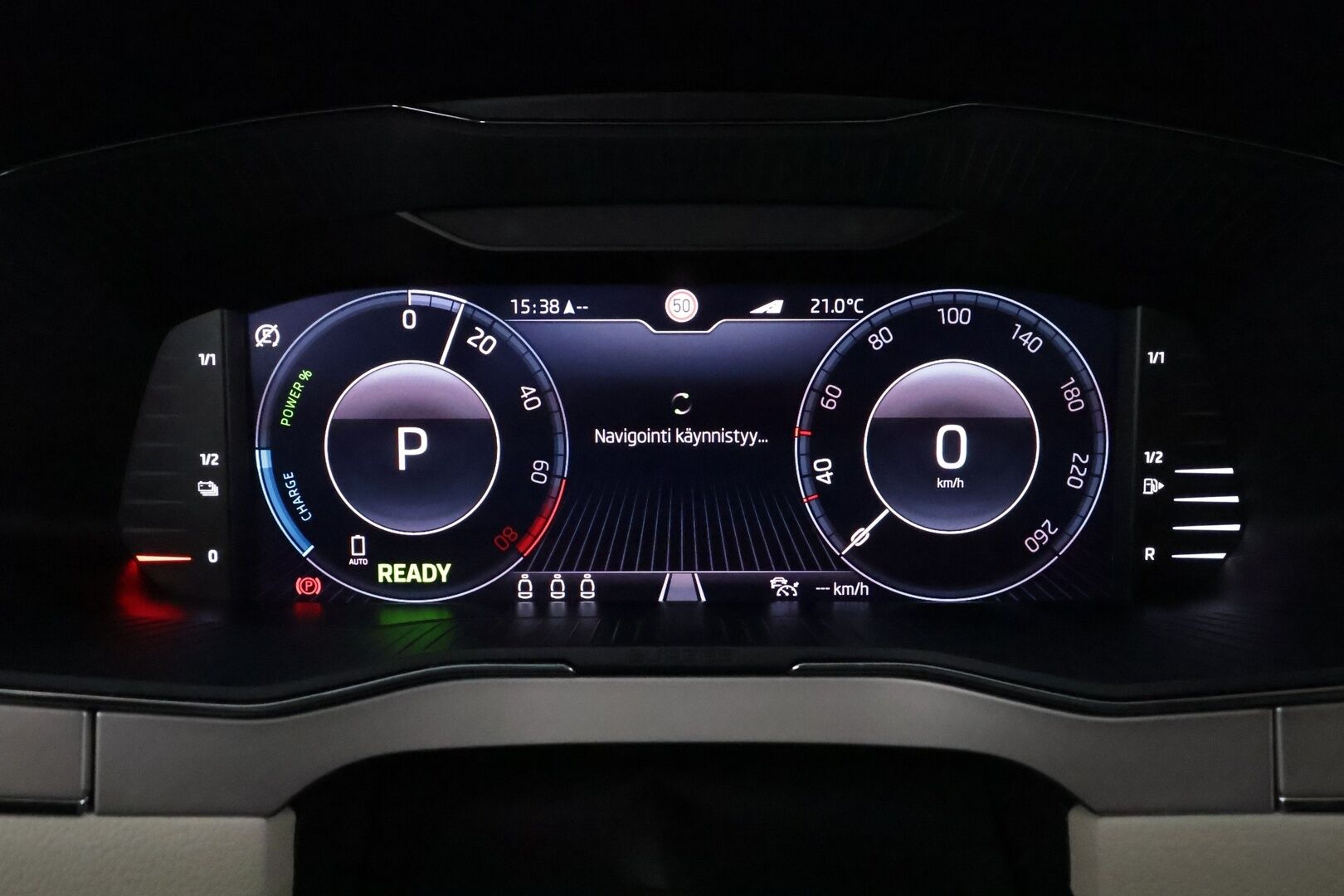 Skoda Superb 2021 Combi 1,4 TSI PHEV L&K iV DSG **Panorama / Muistipenkit ilmastoinnilla / Webasto / 360.kamera / Koukku / Matrix** - Suomi-auto / Akku kuntotarkastettu! / Kahdet renkaat aluvanteilla / Canton Audio / Digimittaristo / Navi / Hierova kuljettajan istuin 