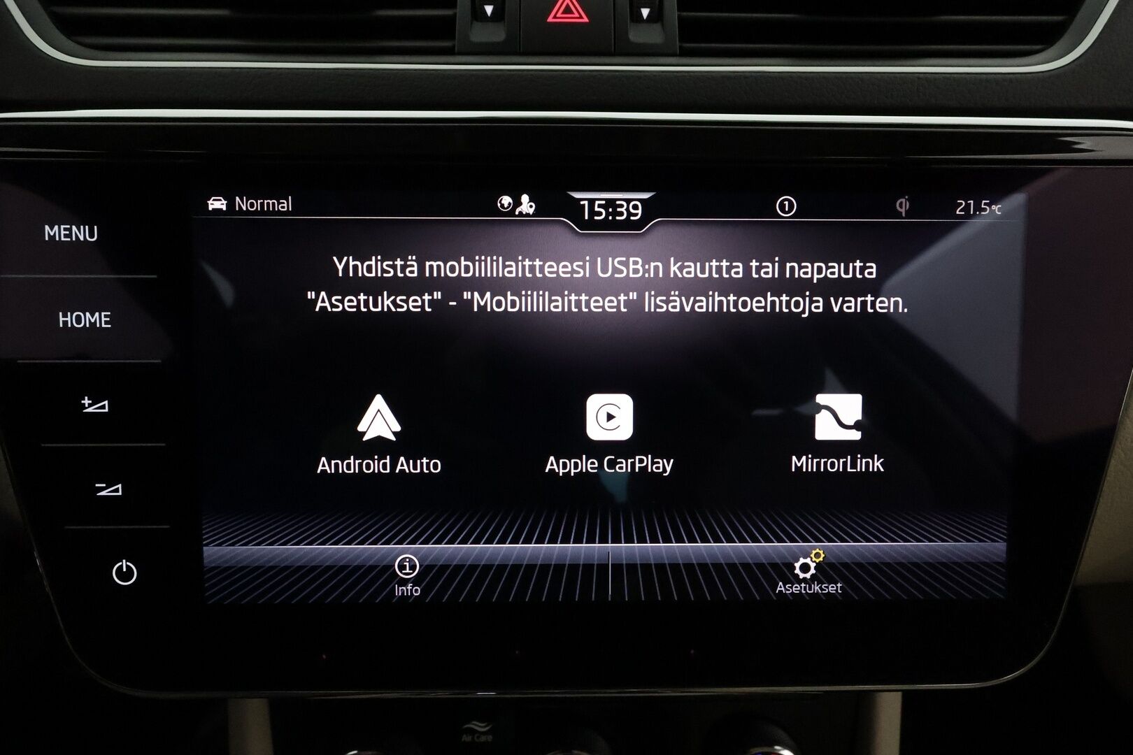 Skoda Superb 2021 Combi 1,4 TSI PHEV L&K iV DSG **Panorama / Muistipenkit ilmastoinnilla / Webasto / 360.kamera / Koukku / Matrix** - Suomi-auto / Akku kuntotarkastettu! / Kahdet renkaat aluvanteilla / Canton Audio / Digimittaristo / Navi / Hierova kuljettajan istuin 