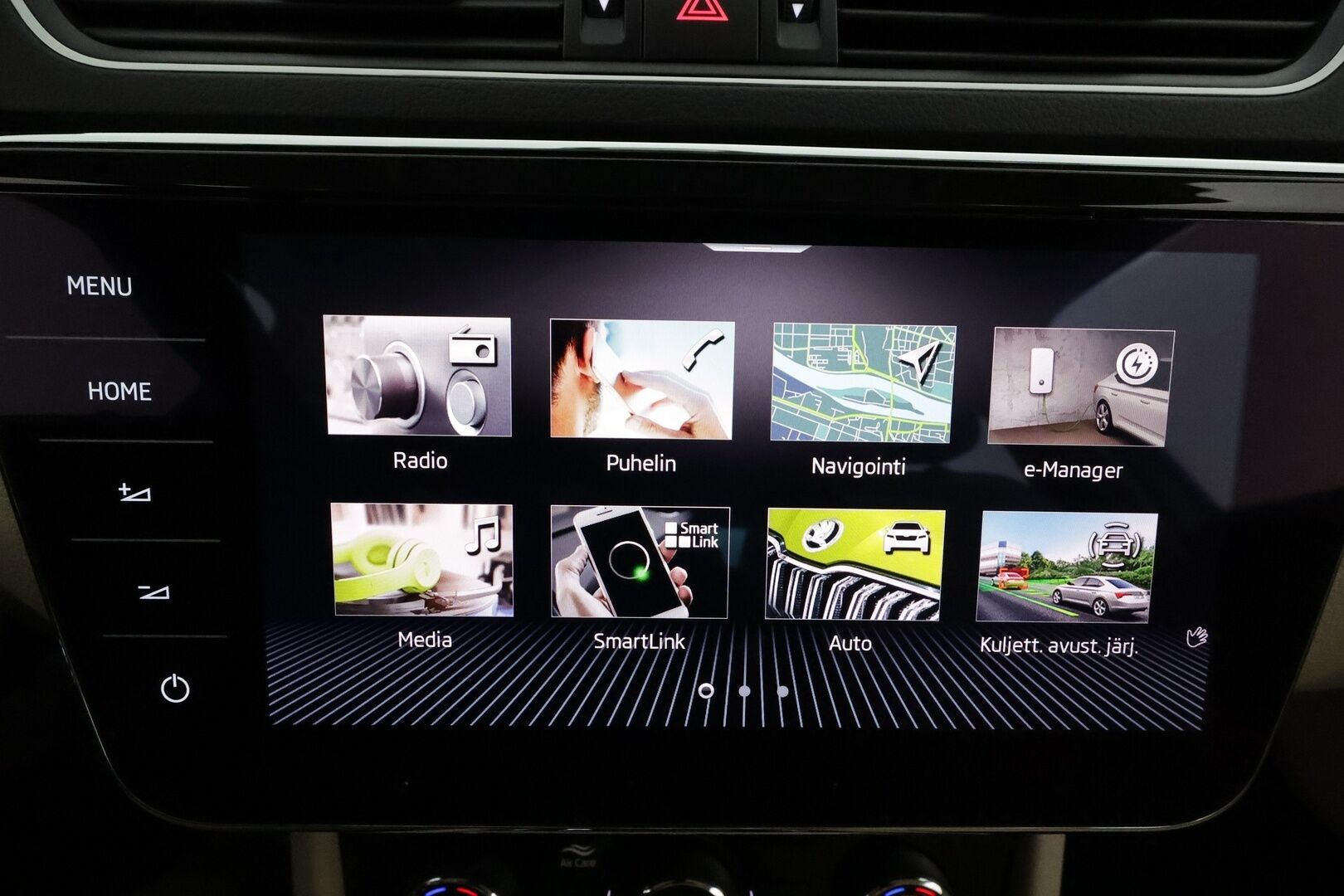 Skoda Superb 2021 Combi 1,4 TSI PHEV L&K iV DSG **Panorama / Muistipenkit ilmastoinnilla / Webasto / 360.kamera / Koukku / Matrix** - Suomi-auto / Akku kuntotarkastettu! / Kahdet renkaat aluvanteilla / Canton Audio / Digimittaristo / Navi / Hierova kuljettajan istuin 