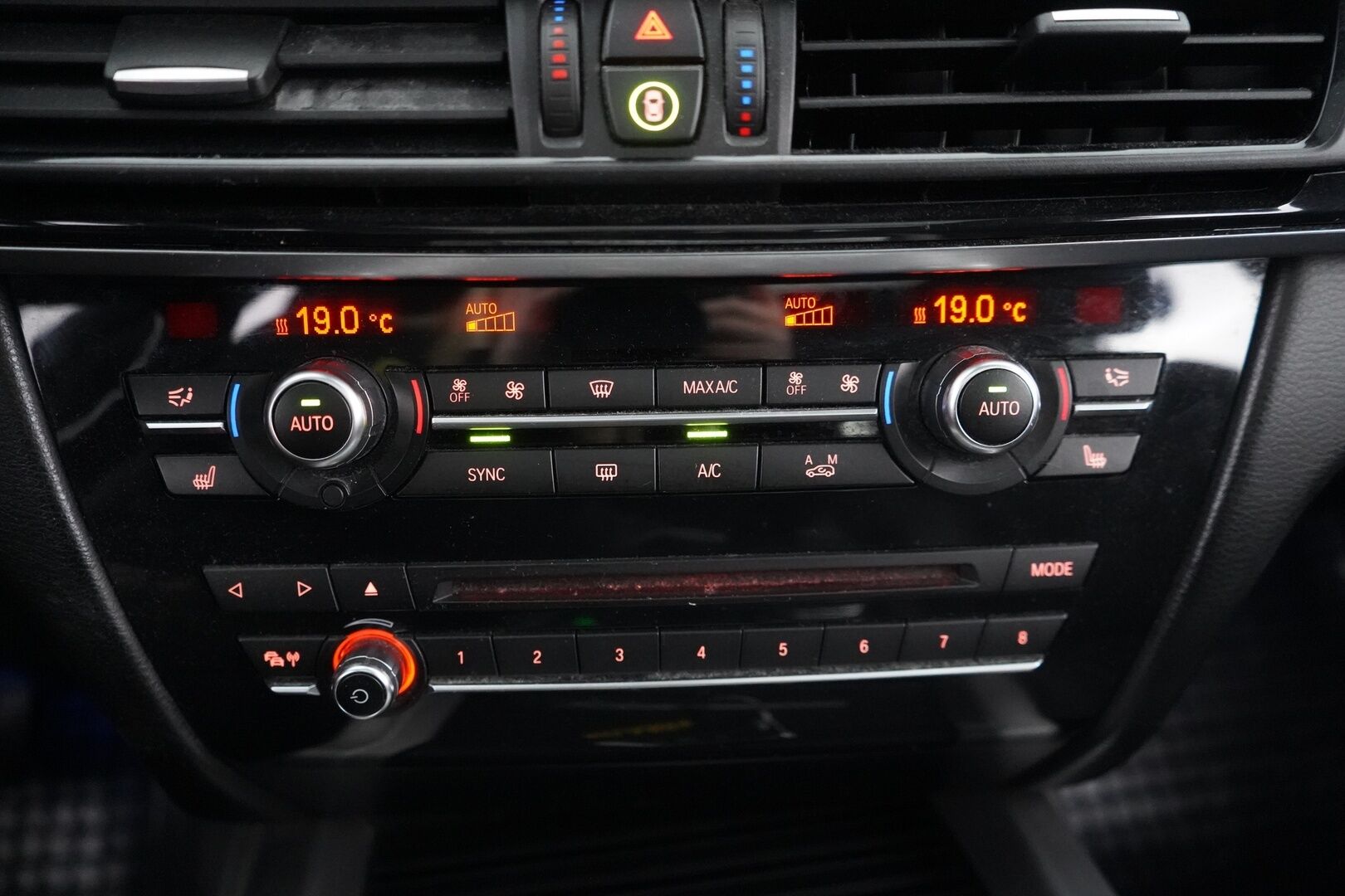 BMW X5 2016 MYYDÄÄN HUUTOKAUPAT.COM - Alletaittuva koukku | Kamera | Premium HiFi | Kuskin muistipenkki | Panorama | Sähkötoiminen takaluukku