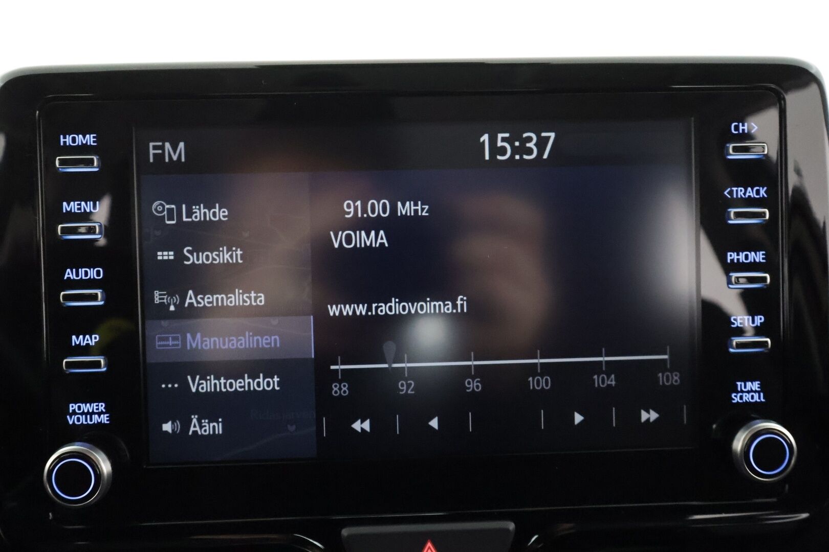 Toyota Yaris 2021 1,5 Hybrid Active Business * Sisätilanlämmitin / ACC / LED / P.Kamera / Navi / Kaistavahti / Keyless * - Kahdet renkaat aluvanteilla / Merkkihuollot / Suomi-auto 