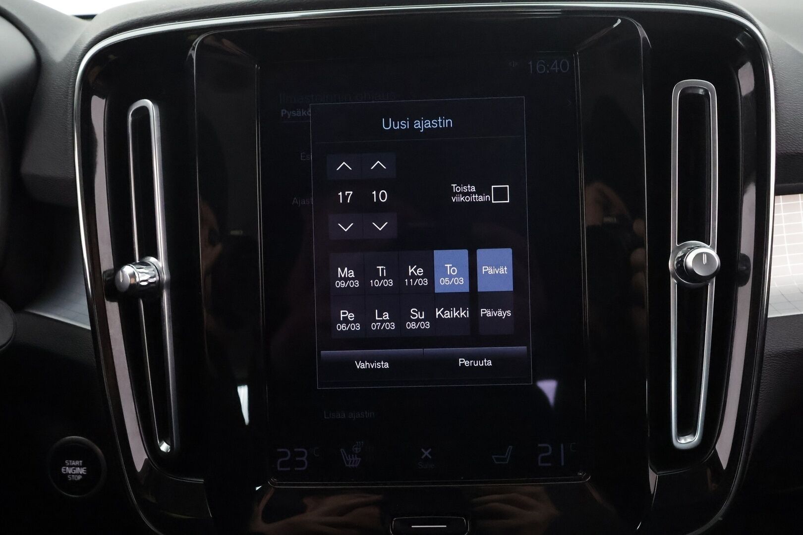 Volvo XC40 2021 T2 Business aut * Webasto / ACC / LED / P.Kamera / Nahkasisusta / Sporttipenkit / Kaistavahti / Keyless * - Suomi-auto / Kahdet renkaat aluvanteilla / Merkkihuollot - HULLUT AVAJAISHULINAT KORKOTARJOUS 3,29 %