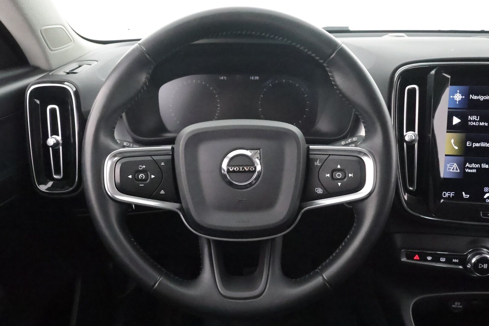 Volvo XC40 2021 T2 Business aut * Webasto / ACC / LED / P.Kamera / Sportnahat / Kaistavahti / Keyless * - Suomi-auto / Kahdet renkaat aluvanteilla / Merkkihuollot