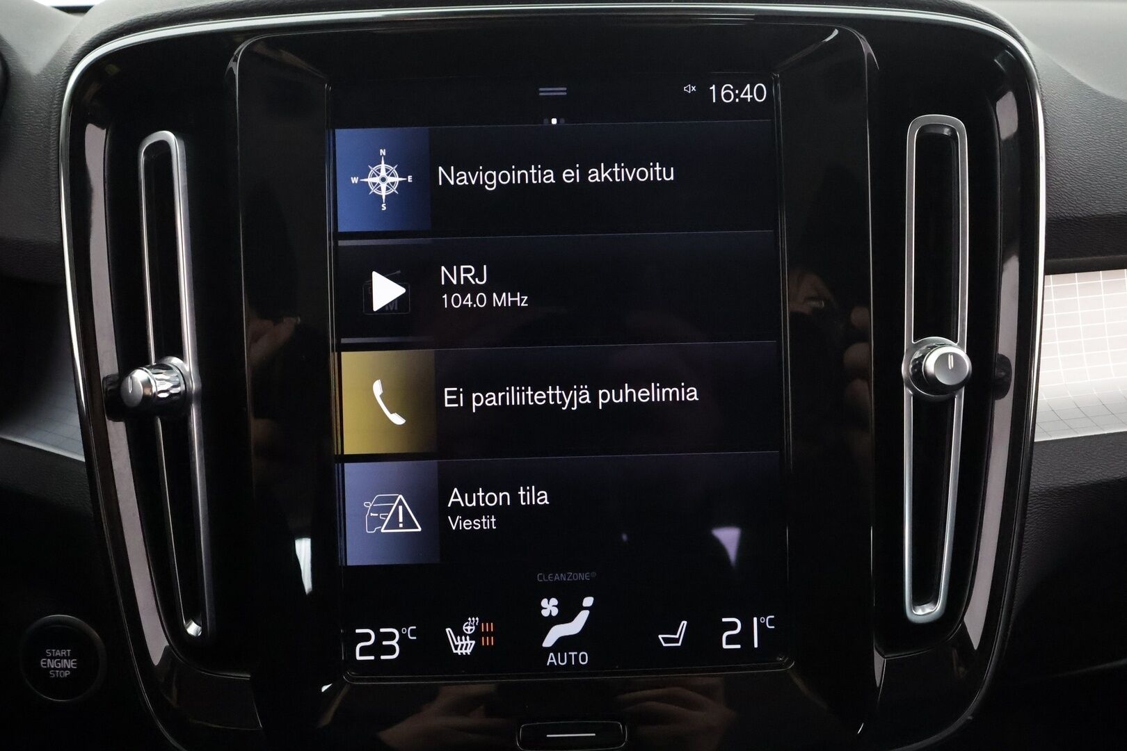 Volvo XC40 2021 T2 Business aut * Webasto / ACC / LED / P.Kamera / Nahkasisusta / Sporttipenkit / Kaistavahti / Keyless * - Suomi-auto / Kahdet renkaat aluvanteilla / Merkkihuollot - HULLUT AVAJAISHULINAT KORKOTARJOUS 3,29 %