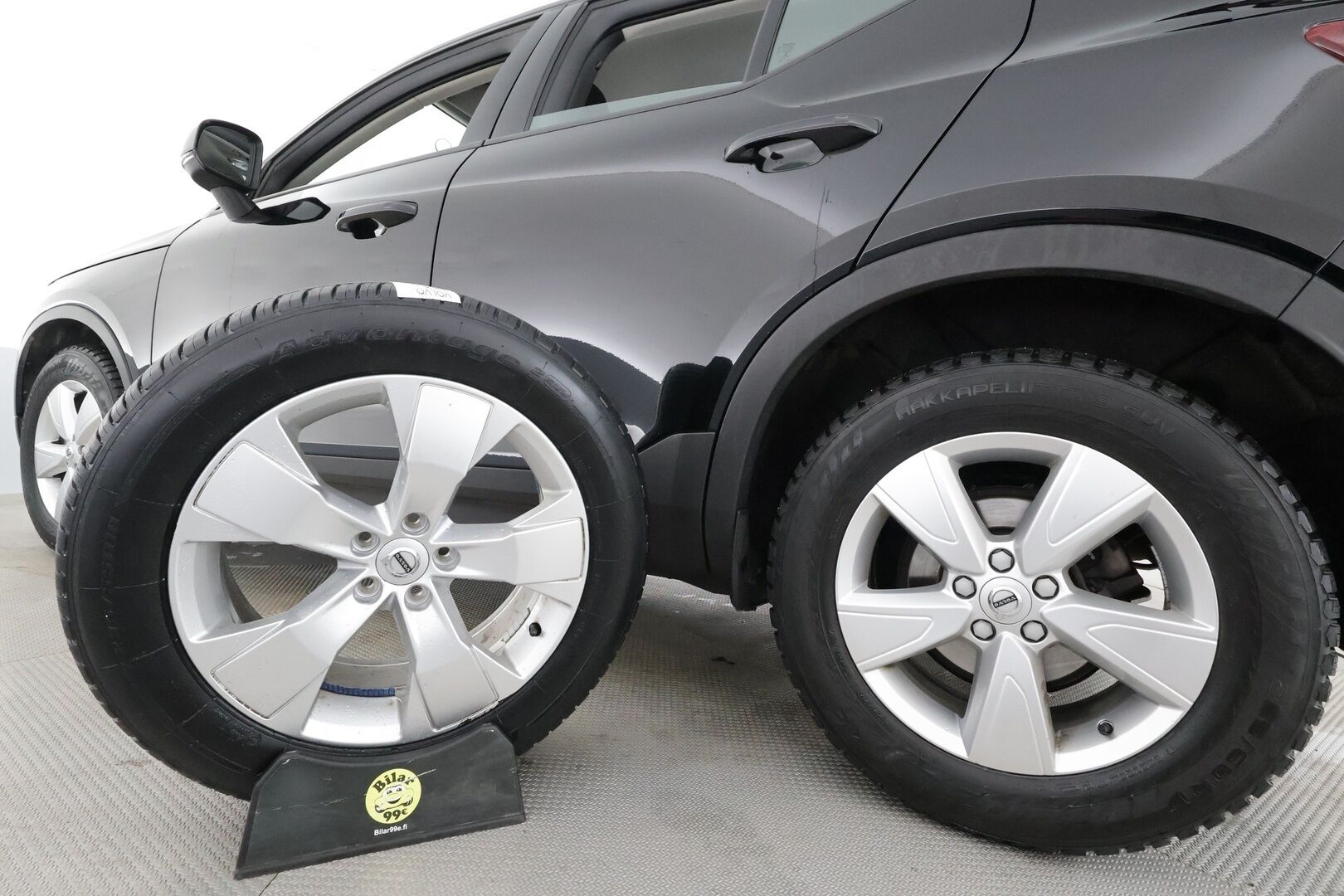 Volvo XC40 2021 T2 Business aut * Webasto / ACC / LED / P.Kamera / Nahkasisusta / Sporttipenkit / Kaistavahti / Keyless * - Suomi-auto / Kahdet renkaat aluvanteilla / Merkkihuollot - HULLUT AVAJAISHULINAT KORKOTARJOUS 3,29 %