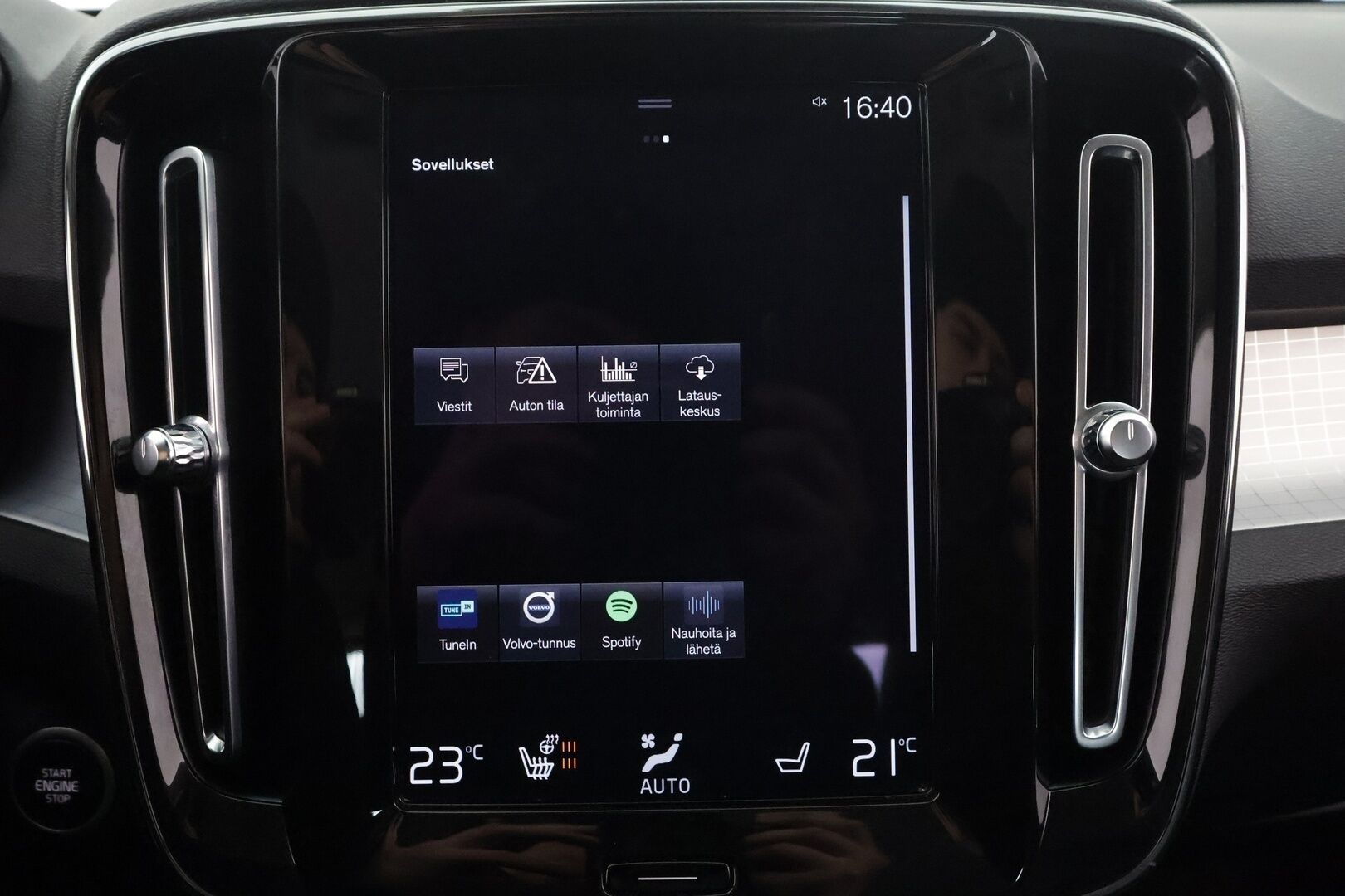 Volvo XC40 2021 T2 Business aut * Webasto / ACC / LED / P.Kamera / Nahkasisusta / Sporttipenkit / Kaistavahti / Keyless * - Suomi-auto / Kahdet renkaat aluvanteilla / Merkkihuollot - HULLUT AVAJAISHULINAT KORKOTARJOUS 3,29 %