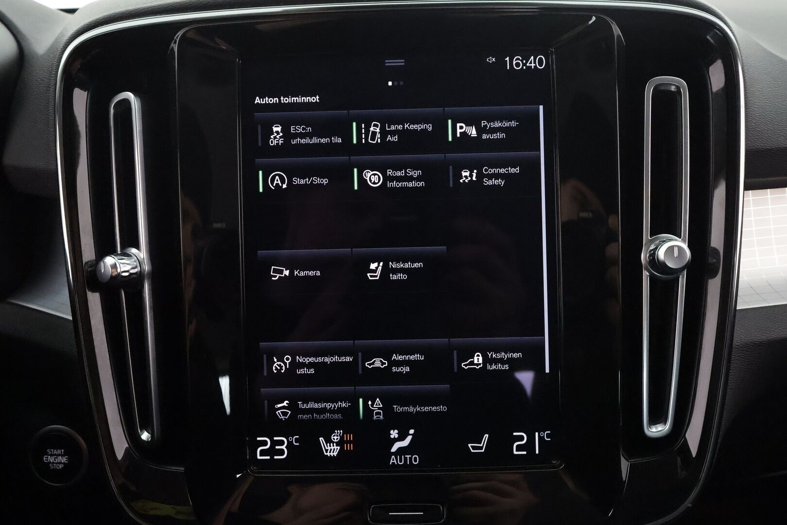 Volvo XC40 2021 T2 Business aut * Webasto / ACC / LED / P.Kamera / Sportnahat / Kaistavahti / Keyless * - Suomi-auto / Kahdet renkaat aluvanteilla / Merkkihuollot