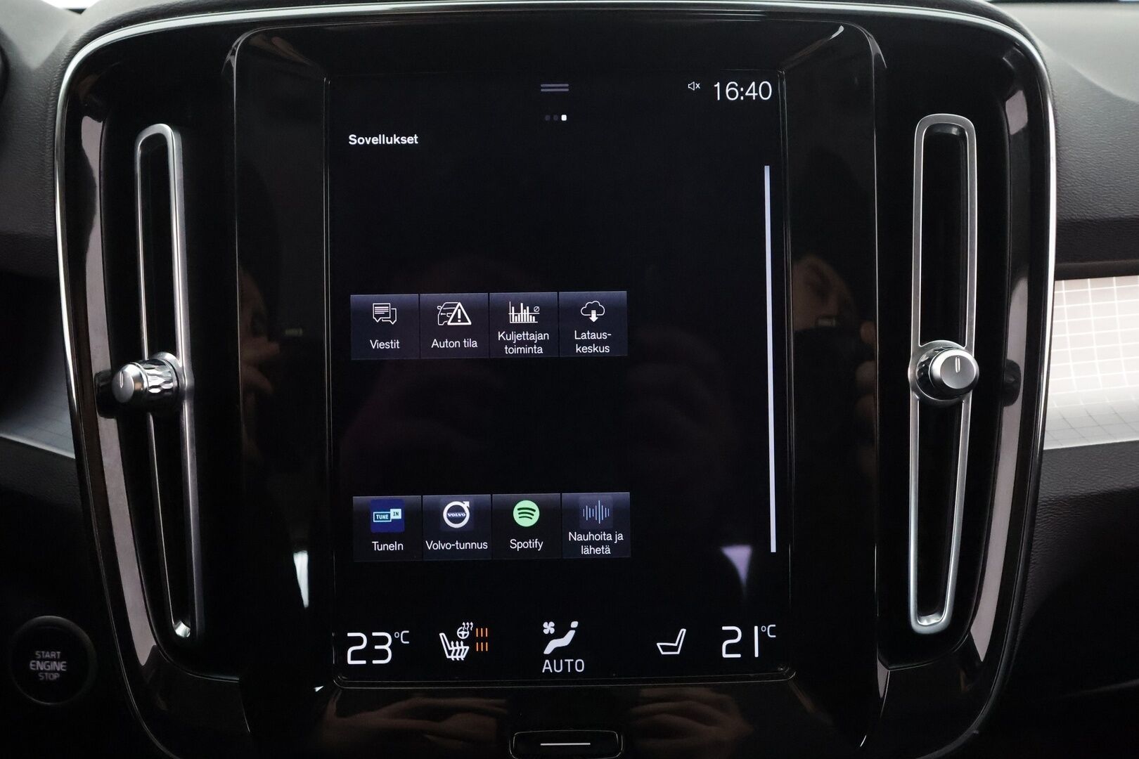 Volvo XC40 2021 T2 Business aut * Webasto / ACC / LED / P.Kamera / Sportnahat / Kaistavahti / Keyless * - Suomi-auto / Kahdet renkaat aluvanteilla / Merkkihuollot