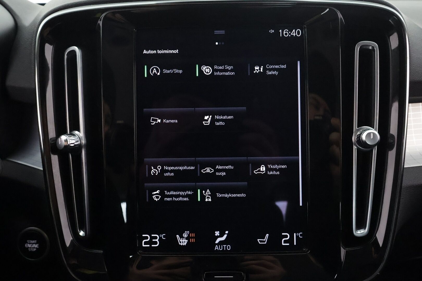 Volvo XC40 2021 T2 Business aut * Webasto / ACC / LED / P.Kamera / Nahkasisusta / Sporttipenkit / Kaistavahti / Keyless * - Suomi-auto / Kahdet renkaat aluvanteilla / Merkkihuollot - HULLUT AVAJAISHULINAT KORKOTARJOUS 3,29 %