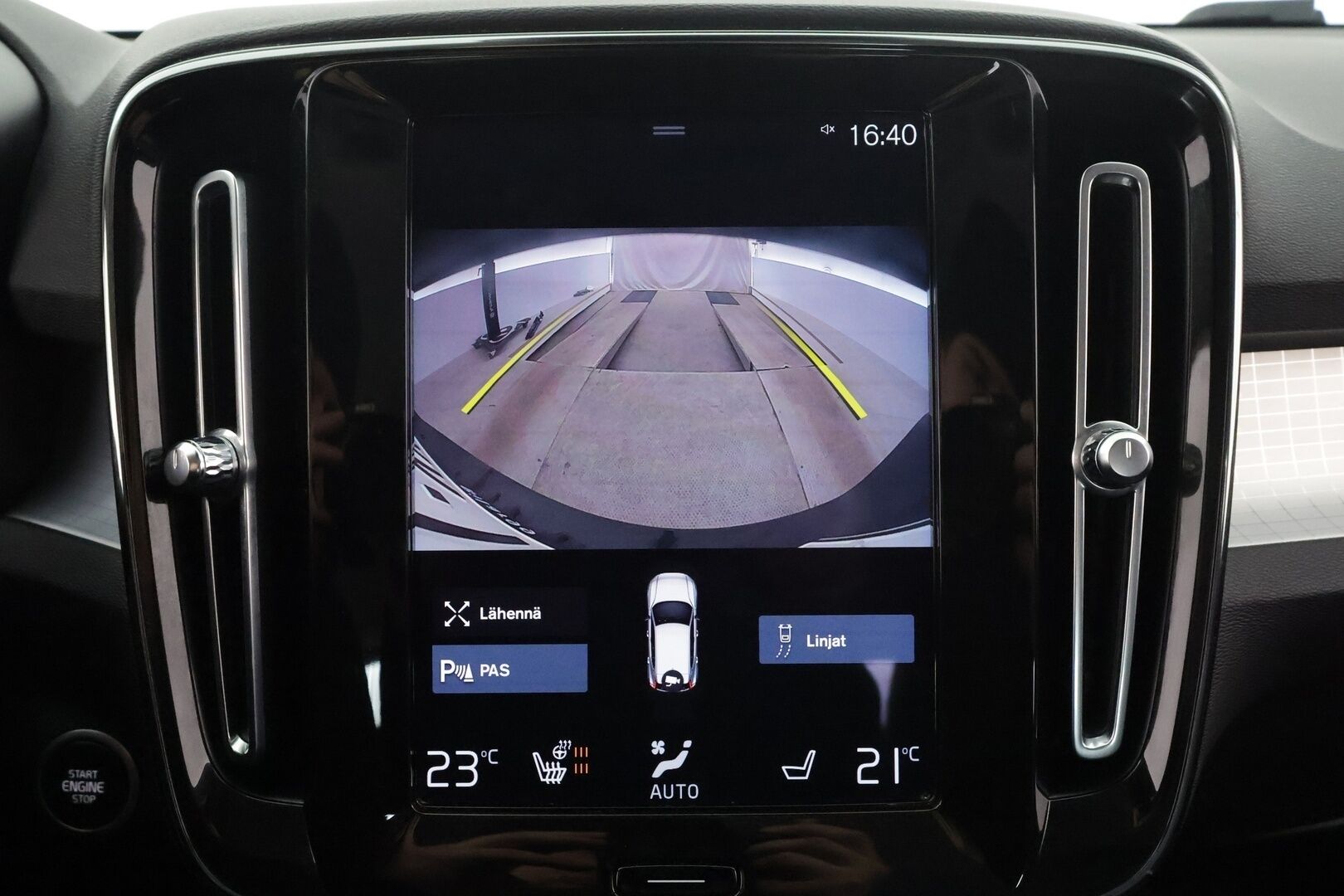 Volvo XC40 2021 T2 Business aut * Webasto / ACC / LED / P.Kamera / Nahkasisusta / Sporttipenkit / Kaistavahti / Keyless * - Suomi-auto / Kahdet renkaat aluvanteilla / Merkkihuollot - HULLUT AVAJAISHULINAT KORKOTARJOUS 3,29 %