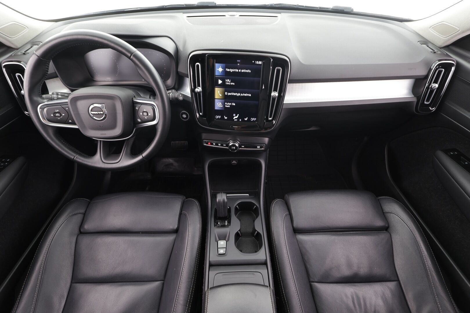 Volvo XC40 2021 T2 Business aut * Webasto / ACC / LED / P.Kamera / Nahkasisusta / Sporttipenkit / Kaistavahti / Keyless * - Suomi-auto / Kahdet renkaat aluvanteilla / Merkkihuollot - HULLUT AVAJAISHULINAT KORKOTARJOUS 3,29 %