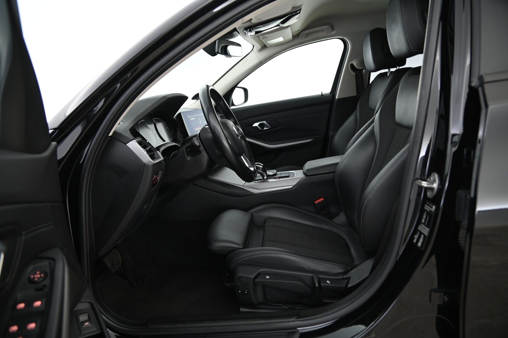 BMW 320 2021 G21 Touring 320d A Business MHEV *Vakkari / Webasto / Sporttipenkit / S.luukku / S.koukku* - Kahdet laaturenkaat vanteineen / Huippu penkit / Hieno kuntoinen 