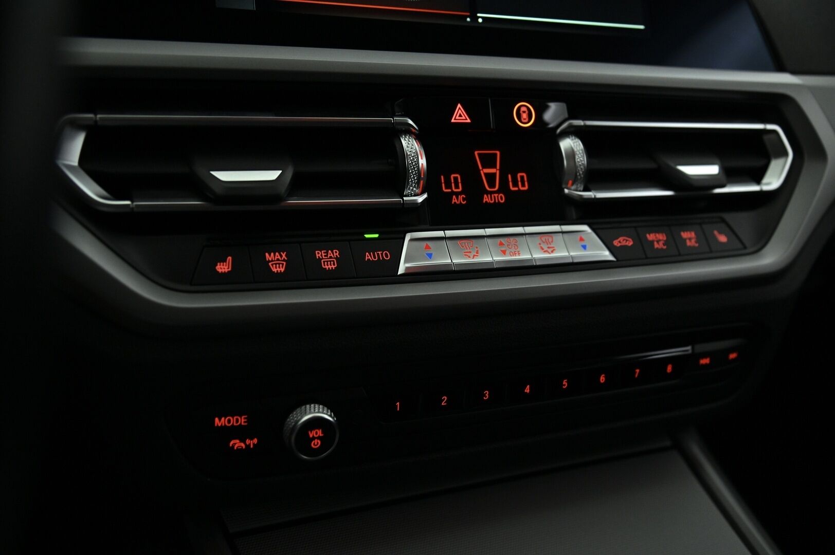 BMW 320 2021 G21 Touring 320d A Business MHEV *Vakkari / Webasto / Sporttipenkit / S.luukku / S.koukku* - Kahdet laaturenkaat vanteineen / Huippu penkit / Hieno kuntoinen 