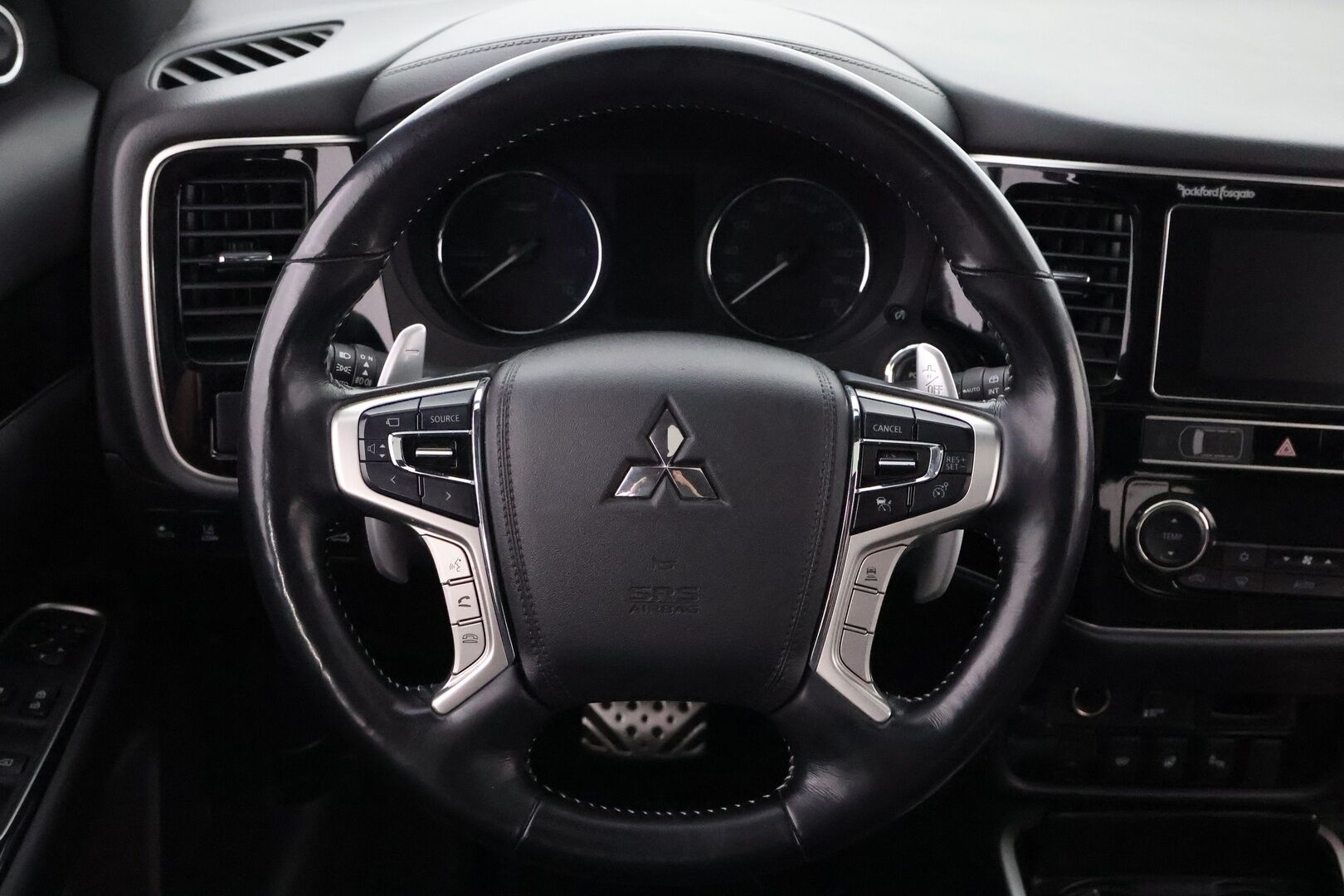Mitsubishi Outlander 2019 Intense Business 4WD 5P - Adapt.Vakkari / Timanttinahat / 360° Kamera / Rockford / Lämm.Tuulilasi / Kattoluukku / Vetokoukku / KeyLess / Supervarusteet! 