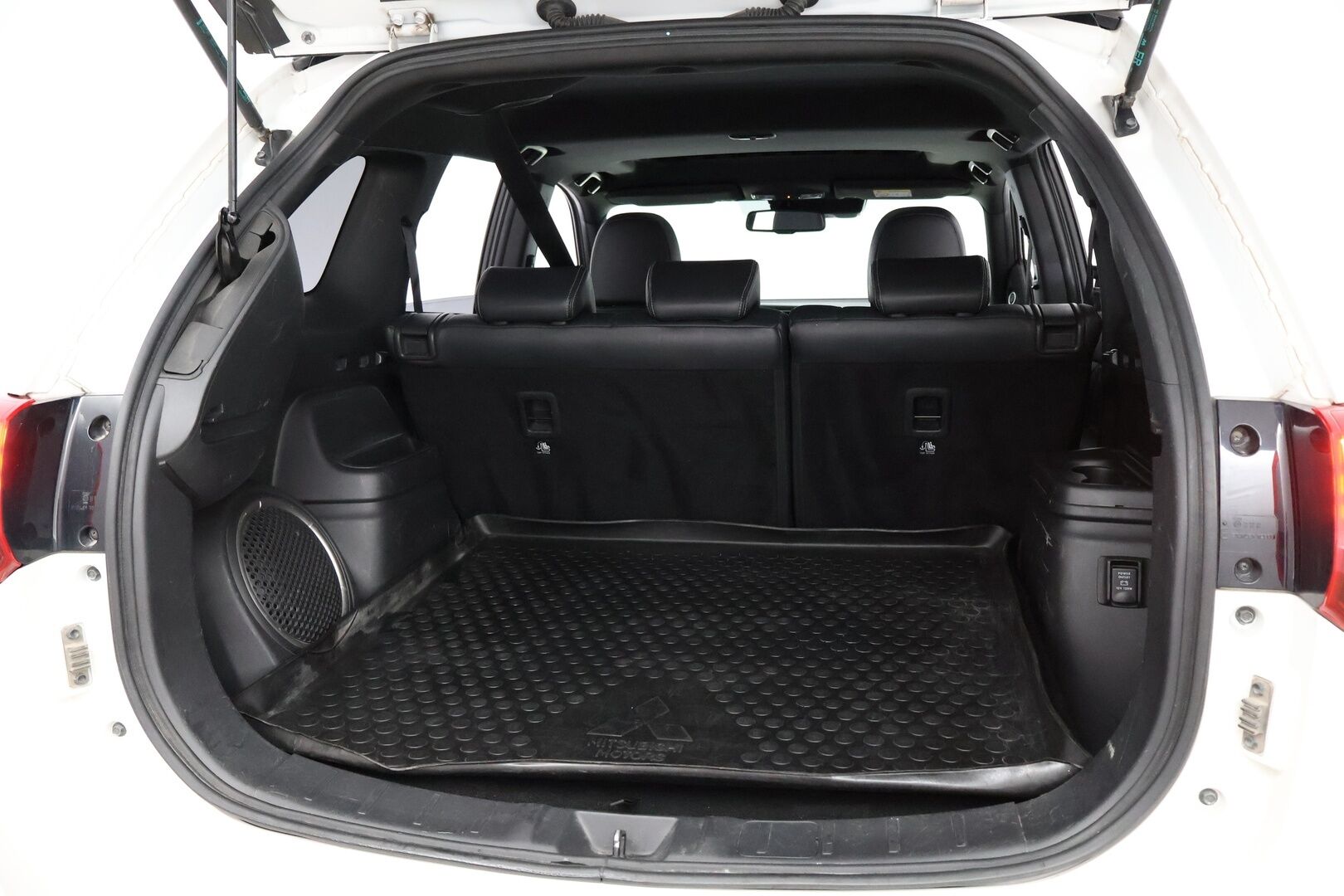 Mitsubishi Outlander 2019 Intense Business 4WD 5P - Adapt.Vakkari / Timanttinahat / 360° Kamera / Rockford / Lämm.Tuulilasi / Kattoluukku / Vetokoukku / KeyLess / Supervarusteet! 