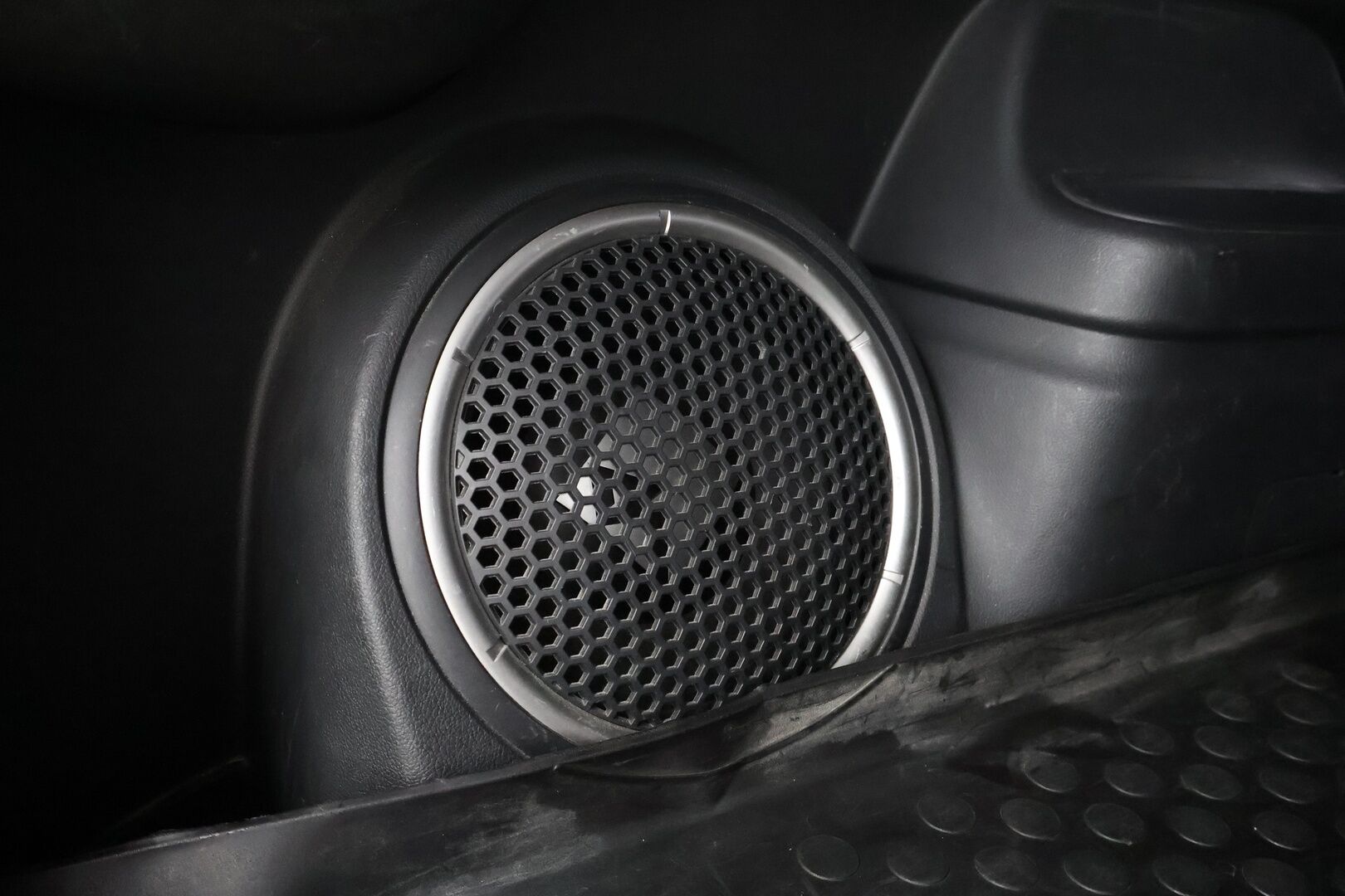 Mitsubishi Outlander 2019 Intense Business 4WD 5P - Adapt.Vakkari / Timanttinahat / 360° Kamera / Rockford / Lämm.Tuulilasi / Kattoluukku / Vetokoukku / KeyLess / Supervarusteet! 