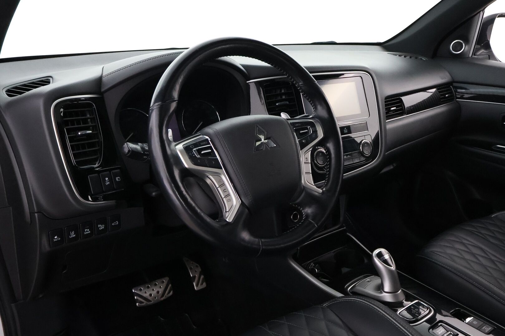 Mitsubishi Outlander 2019 Intense Business 4WD 5P - Adapt.Vakkari / Timanttinahat / 360° Kamera / Rockford / Lämm.Tuulilasi / Kattoluukku / Vetokoukku / KeyLess / Supervarusteet! 