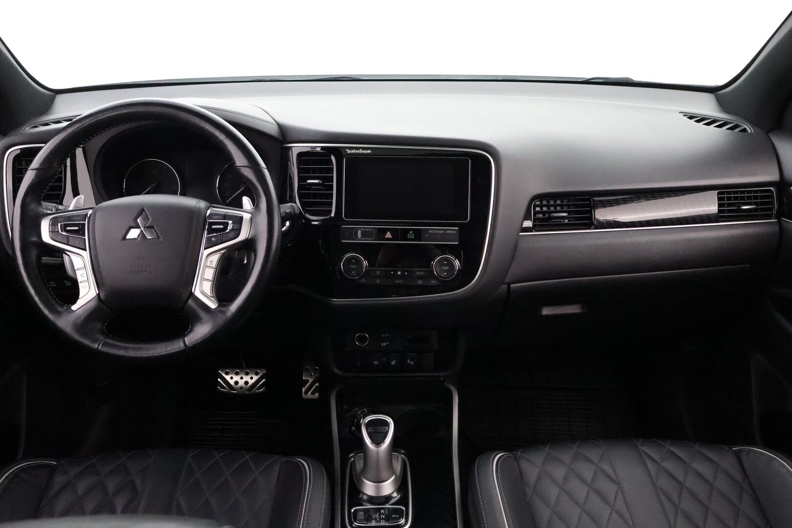 Mitsubishi Outlander 2019 Intense Business 4WD 5P - Adapt.Vakkari / Timanttinahat / 360° Kamera / Rockford / Lämm.Tuulilasi / Kattoluukku / Vetokoukku / KeyLess / Supervarusteet! 