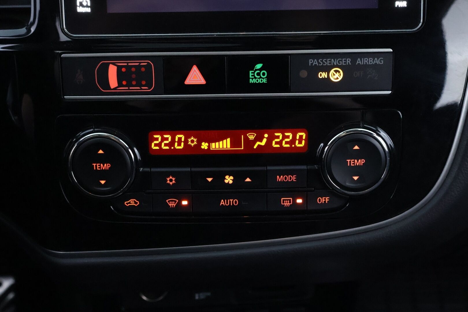 Mitsubishi Outlander 2019 Intense Business 4WD 5P - Adapt.Vakkari / Timanttinahat / 360° Kamera / Rockford / Lämm.Tuulilasi / Kattoluukku / Vetokoukku / KeyLess / Supervarusteet! 