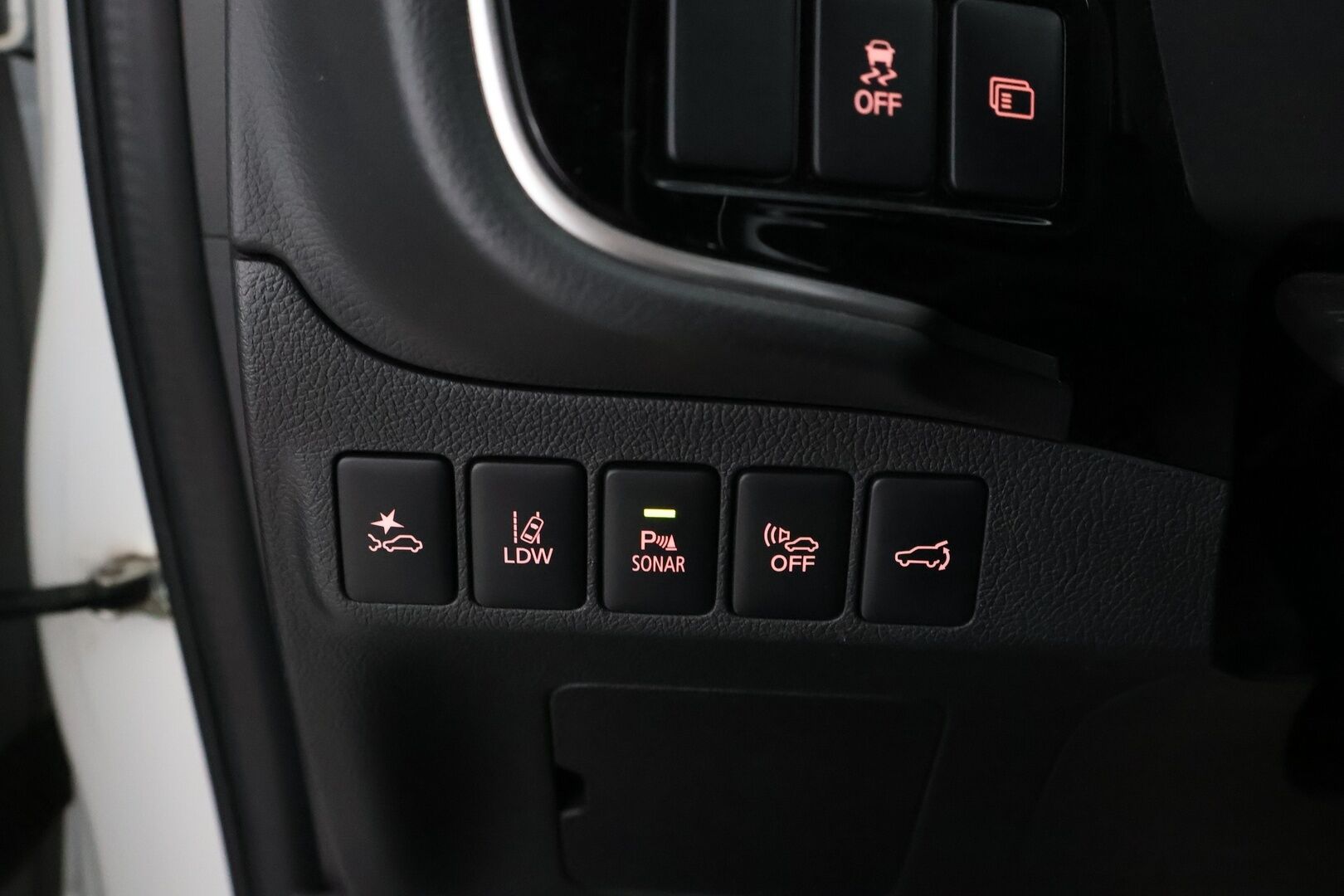 Mitsubishi Outlander 2019 Intense Business 4WD 5P - Adapt.Vakkari / Timanttinahat / 360° Kamera / Rockford / Lämm.Tuulilasi / Kattoluukku / Vetokoukku / KeyLess / Supervarusteet! 