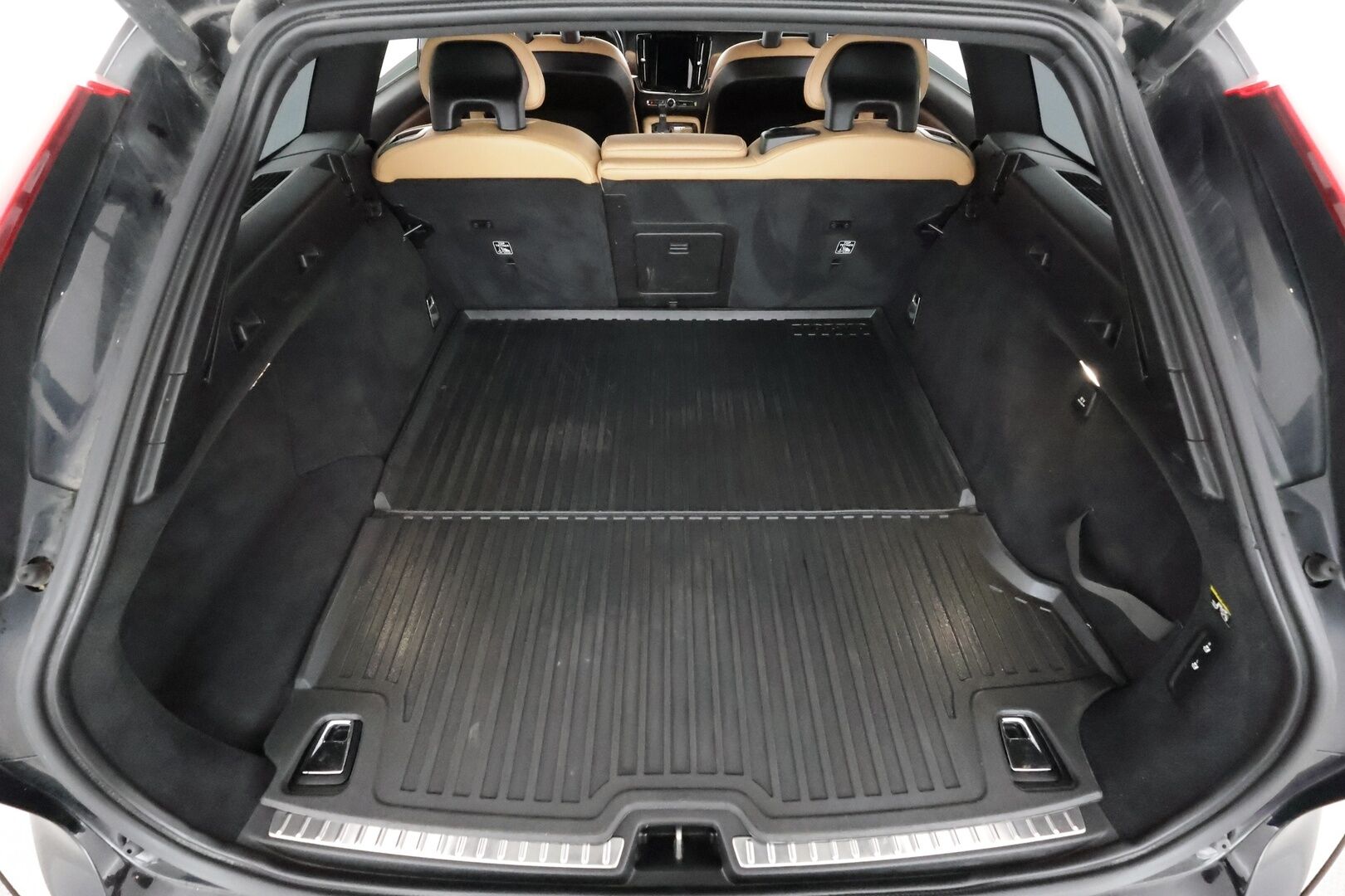 Volvo V90 2018 D4 Inscription aut * Pilot assist / LED / Webasto / Muistipenkki / Sporttinahat / P.tutka * - Kahdet Renkaat