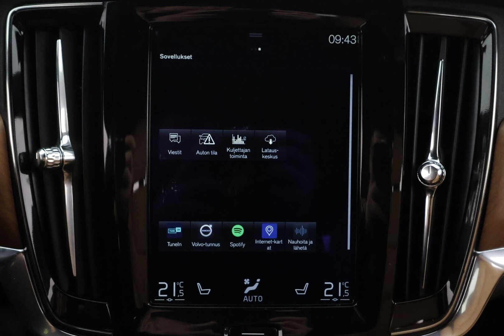 Volvo V90 2018 D4 Inscription aut * Pilot assist / LED / Webasto / Muistipenkki / Sporttinahat / P.tutka * - Kahdet Renkaat