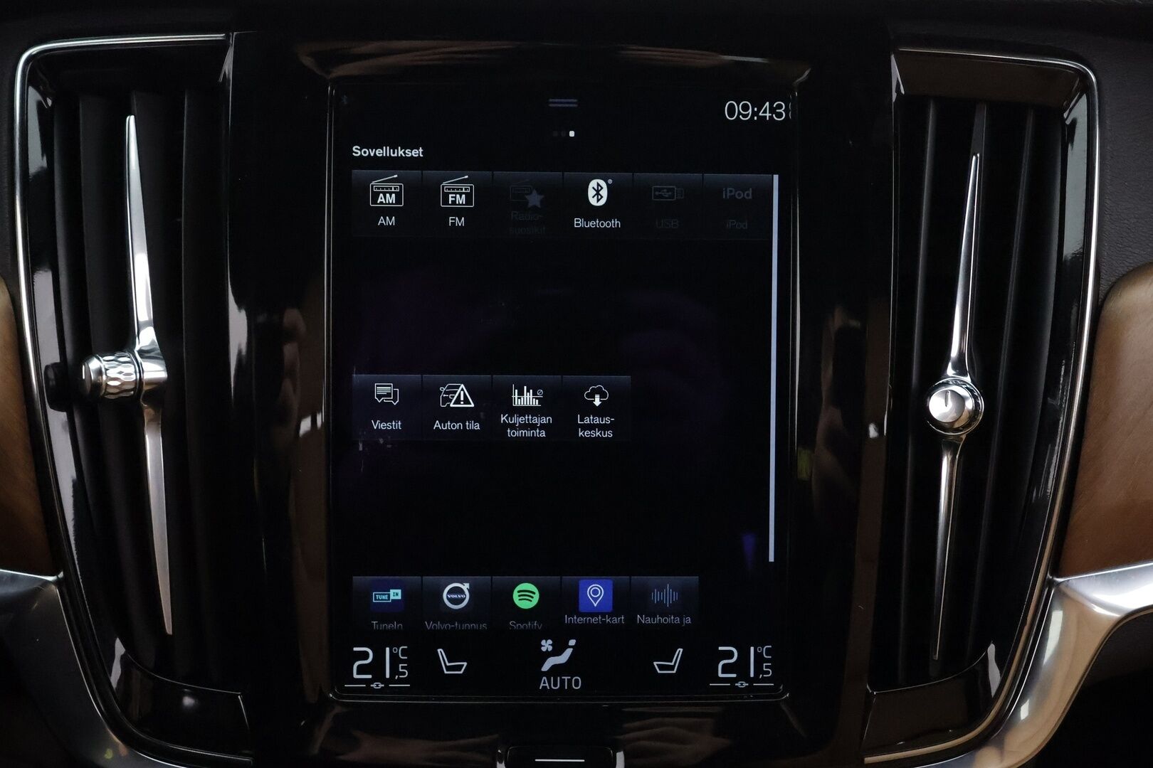 Volvo V90 2018 D4 Inscription aut * Pilot assist / LED / Webasto / Muistipenkki / Sporttinahat / P.tutka * - Kahdet Renkaat