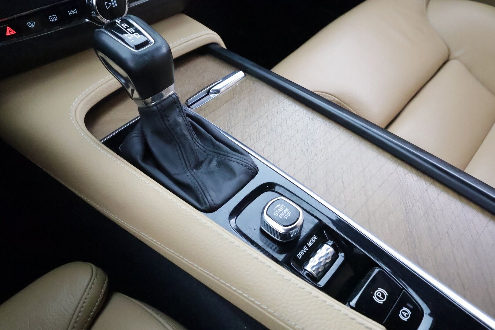 Volvo V90 2018 D4 Inscription aut * Pilot assist / LED / Webasto / Muistipenkki / Sporttinahat / P.tutka * - Kahdet Renkaat