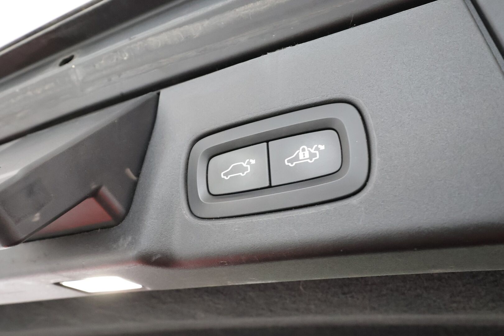 Volvo V90 2018 D4 Inscription aut * Pilot assist / LED / Webasto / Muistipenkki / Sporttinahat / P.tutka * - Kahdet Renkaat