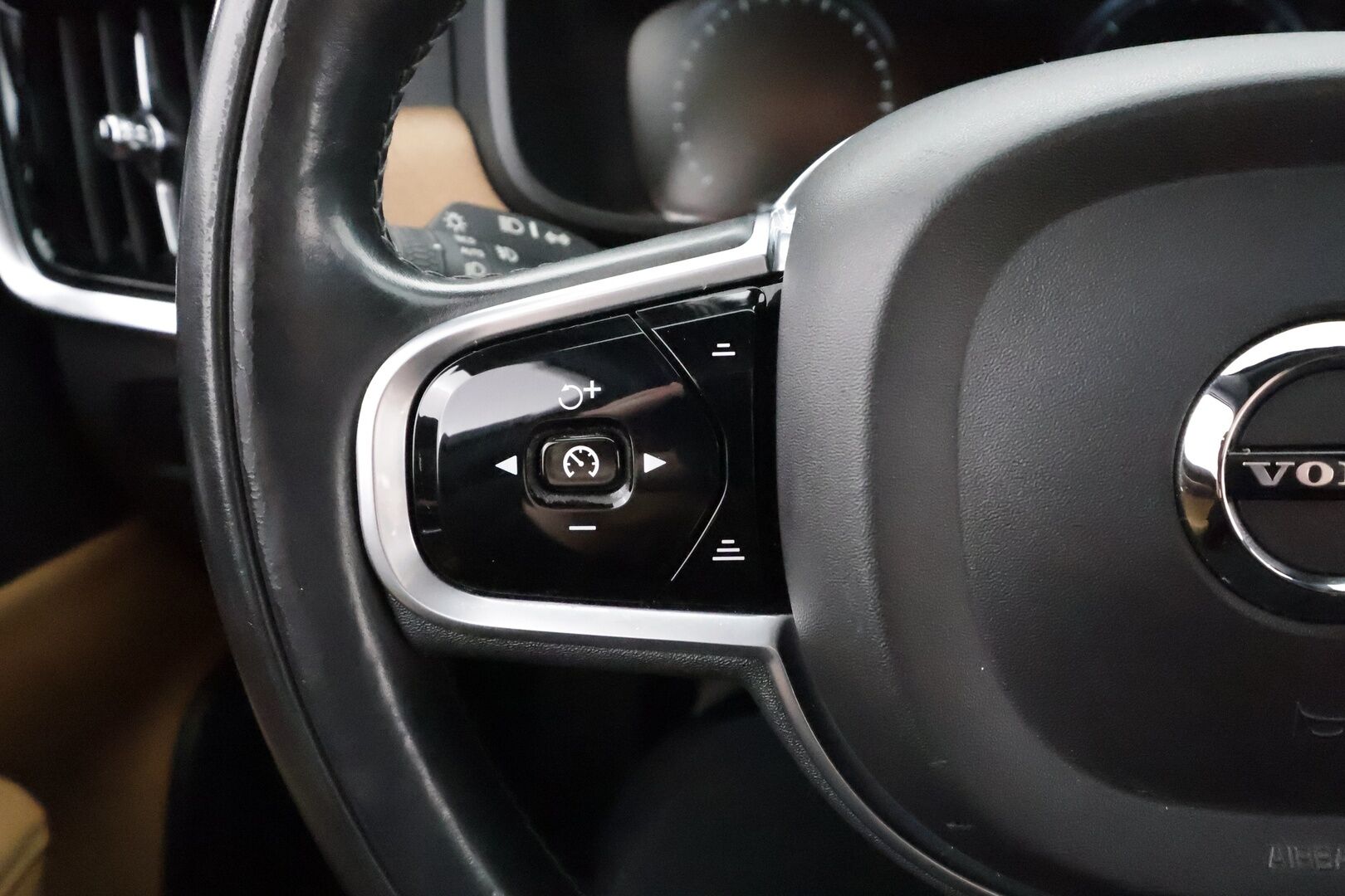 Volvo V90 2018 D4 Inscription aut * Pilot assist / LED / Webasto / Muistipenkki / Sporttinahat / P.tutka * - Kahdet Renkaat