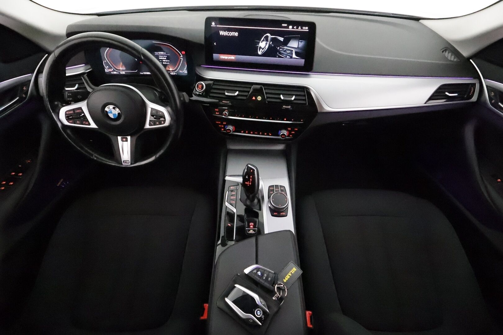 BMW 520 2021 G31 Touring 520d A xDrive **Webasto / Vakkari / Digimittaristo / P.kamera / Hifit / Navi** - Kahdet renkaat aluvanteilla