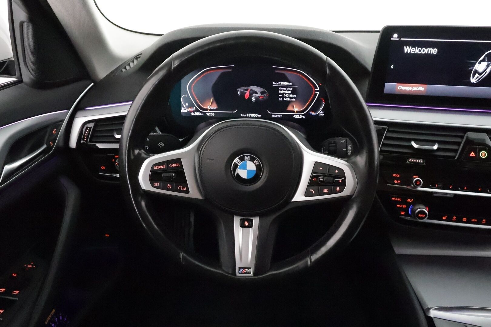 BMW 520 2021 G31 Touring 520d A xDrive **Webasto / Vakkari / Digimittaristo / P.kamera / Hifit / Navi** - Kahdet renkaat aluvanteilla