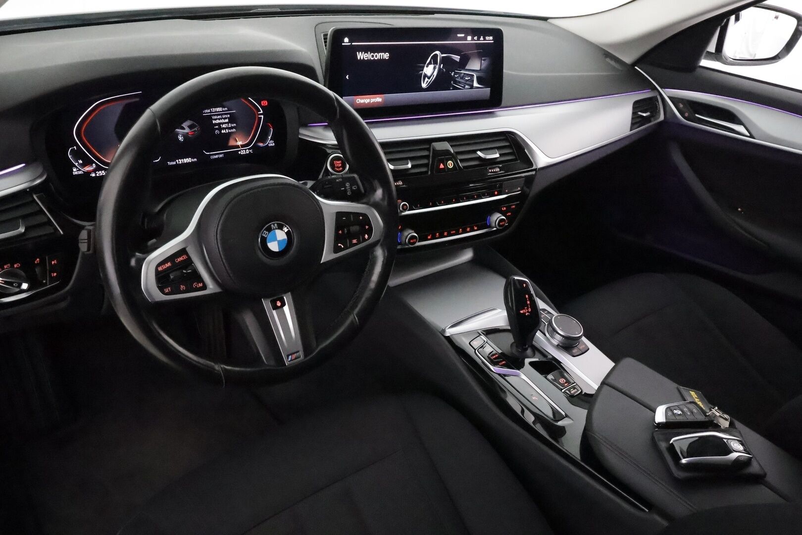 BMW 520 2021 G31 Touring 520d A xDrive **Webasto / Vakkari / Digimittaristo / P.kamera / Hifit / Navi** - Kahdet renkaat aluvanteilla