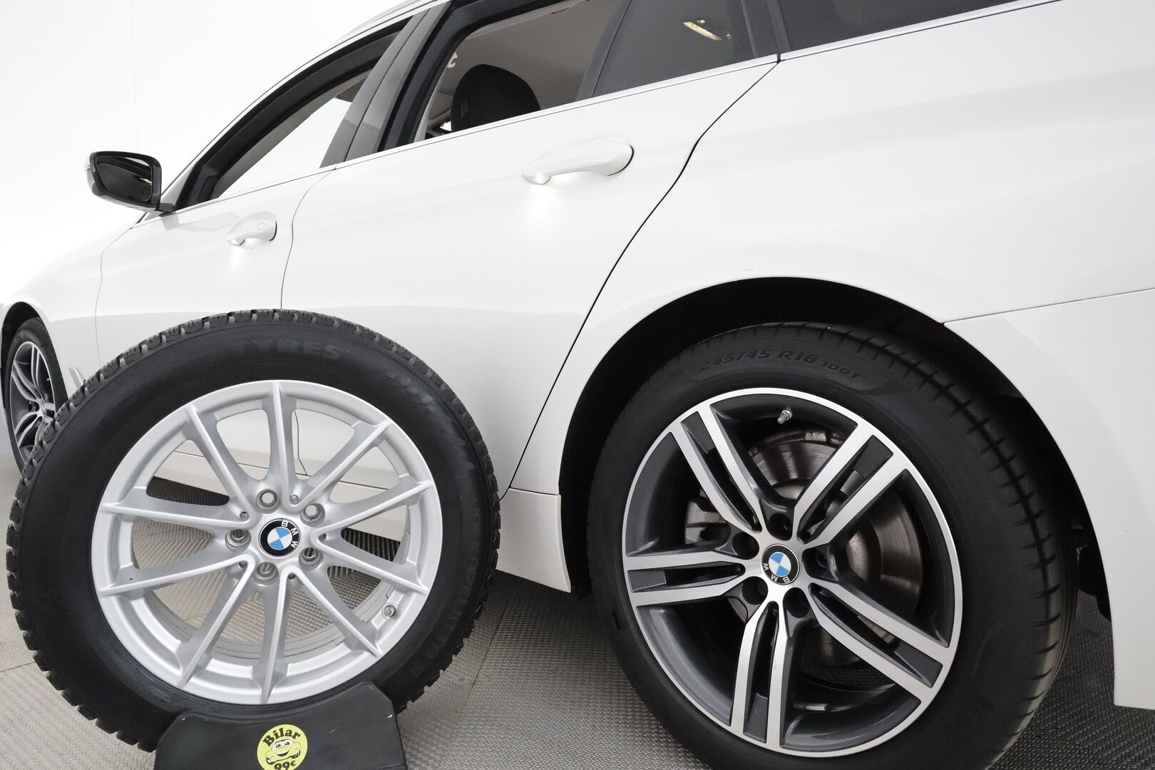 BMW 520 2021 G31 Touring 520d A xDrive **Webasto / Vakkari / Digimittaristo / P.kamera / Hifit / Navi** - Kahdet renkaat aluvanteilla