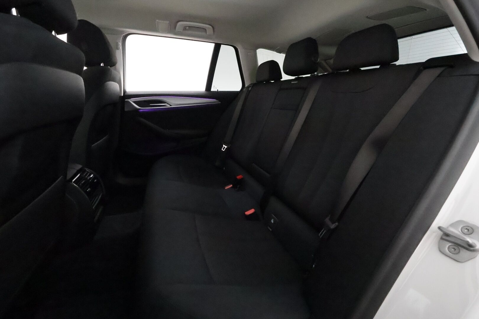 BMW 520 2021 G31 Touring 520d A xDrive **Webasto / Vakkari / Digimittaristo / P.kamera / Hifit / Navi** - Kahdet renkaat aluvanteilla