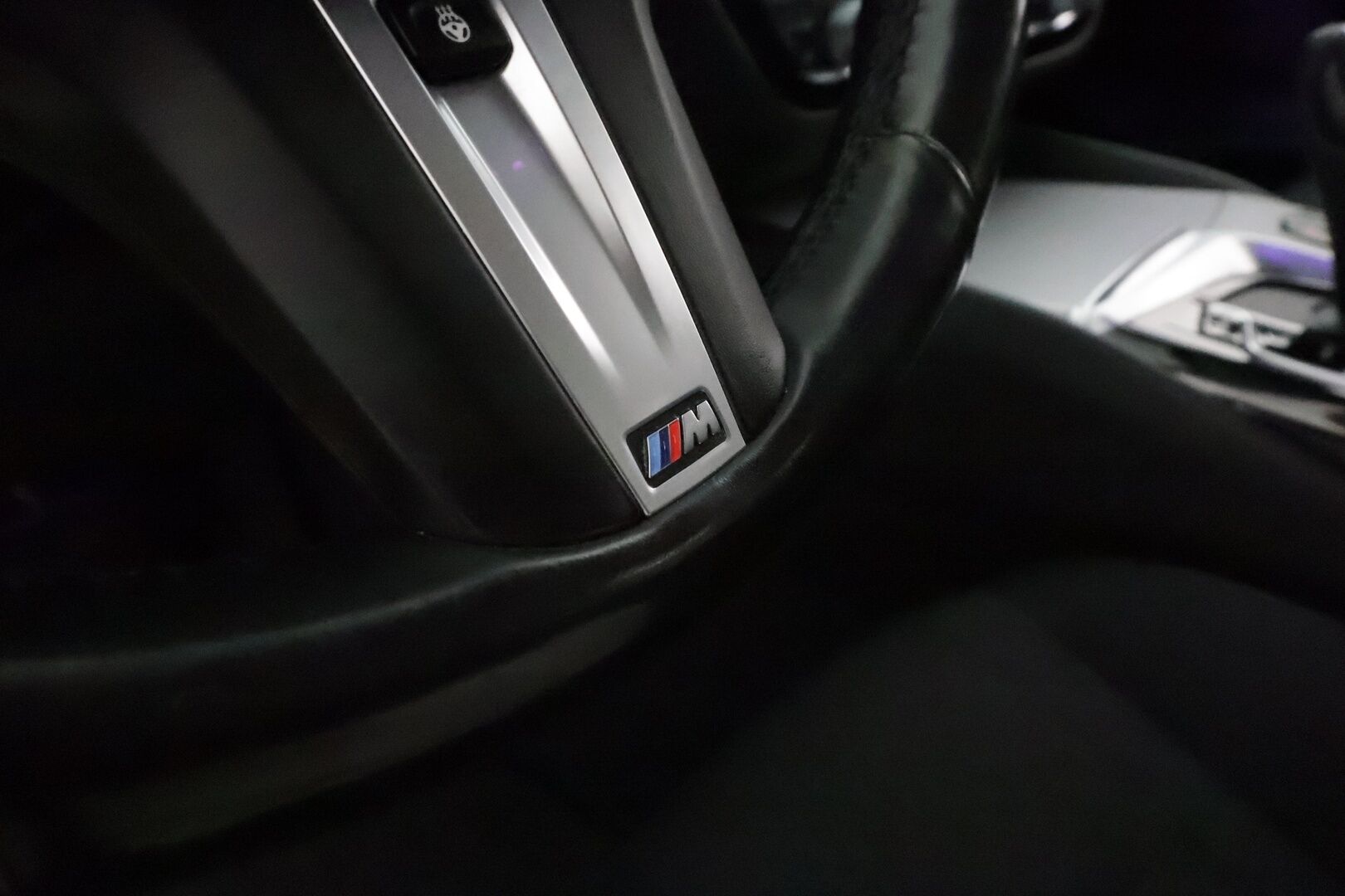 BMW 520 2021 G31 Touring 520d A xDrive **Webasto / Vakkari / Digimittaristo / P.kamera / Hifit / Navi** - Kahdet renkaat aluvanteilla