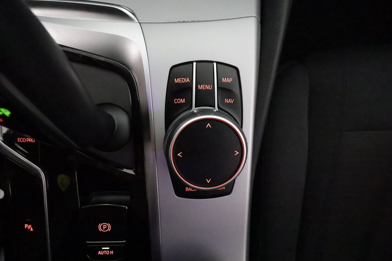 BMW 520 2021 G31 Touring 520d A xDrive **Webasto / Vakkari / Digimittaristo / P.kamera / Hifit / Navi** - Kahdet renkaat aluvanteilla