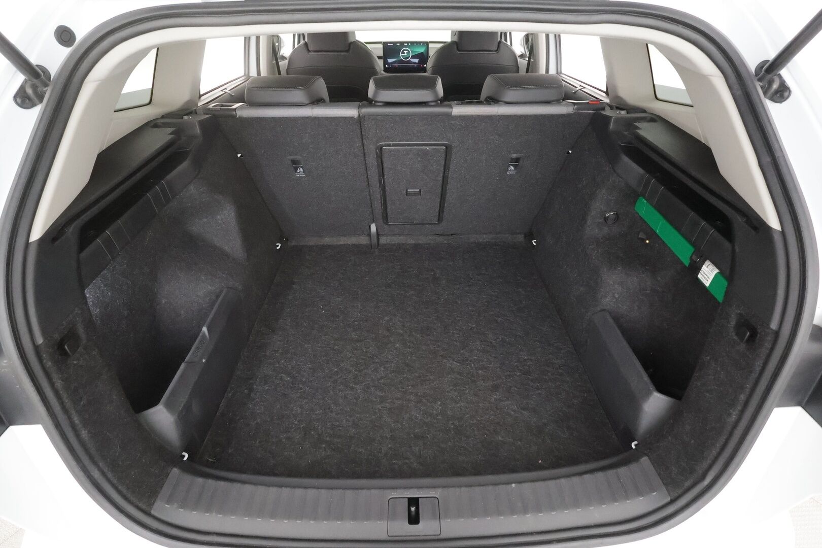 Skoda Enyaq 2021 60 Launch Edition iV - | ILP | Koukku | LED | Vakkari | Puolinahat | Ratinlämmitys | P.Kamera | Keyless | Apple&Android | 1.Om Suomi-auto | Kahdet Renkaat | Merkkihuollettu |