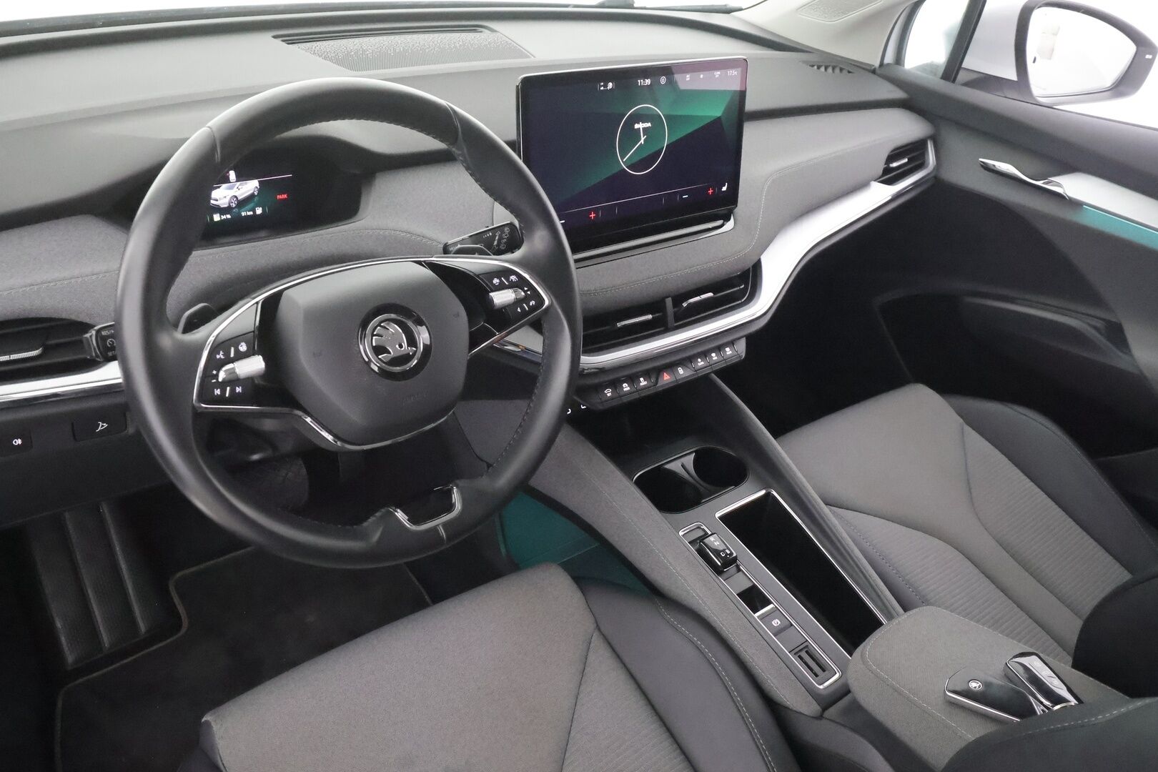 Skoda Enyaq 2021 60 Launch Edition iV - | ILP | Koukku | LED | Vakkari | Puolinahat | Ratinlämmitys | P.Kamera | Keyless | Apple&Android | 1.Om Suomi-auto | Kahdet Renkaat | Merkkihuollettu |