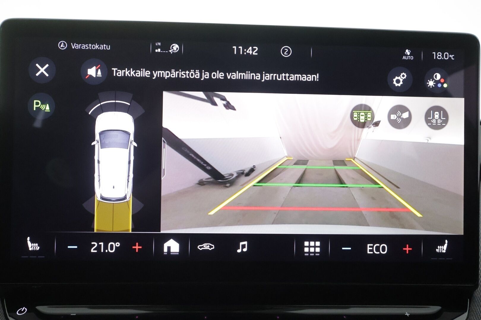 Skoda Enyaq 2021 60 Launch Edition iV - | ILP | Koukku | LED | Vakkari | Puolinahat | Ratinlämmitys | P.Kamera | Keyless | Apple&Android | 1.Om Suomi-auto | Kahdet Renkaat | Merkkihuollettu |