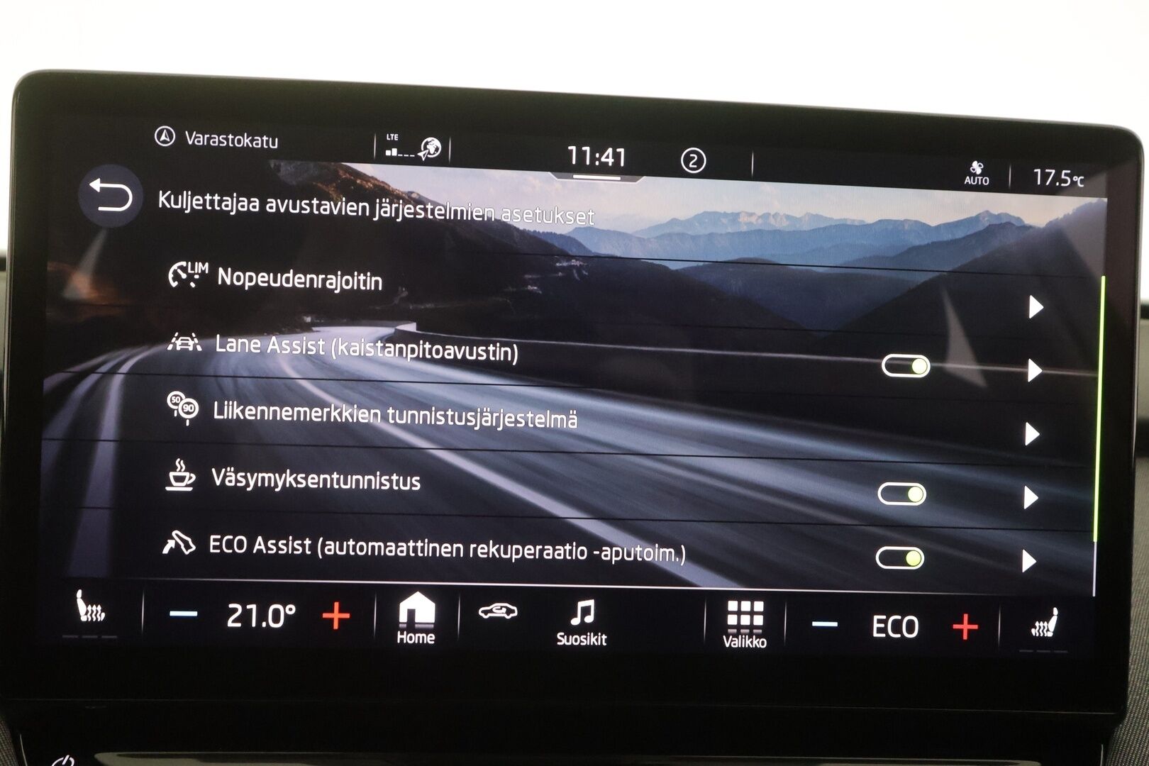 Skoda Enyaq 2021 60 Launch Edition iV - | ILP | Koukku | LED | Vakkari | Puolinahat | Ratinlämmitys | P.Kamera | Keyless | Apple&Android | 1.Om Suomi-auto | Kahdet Renkaat | Merkkihuollettu |