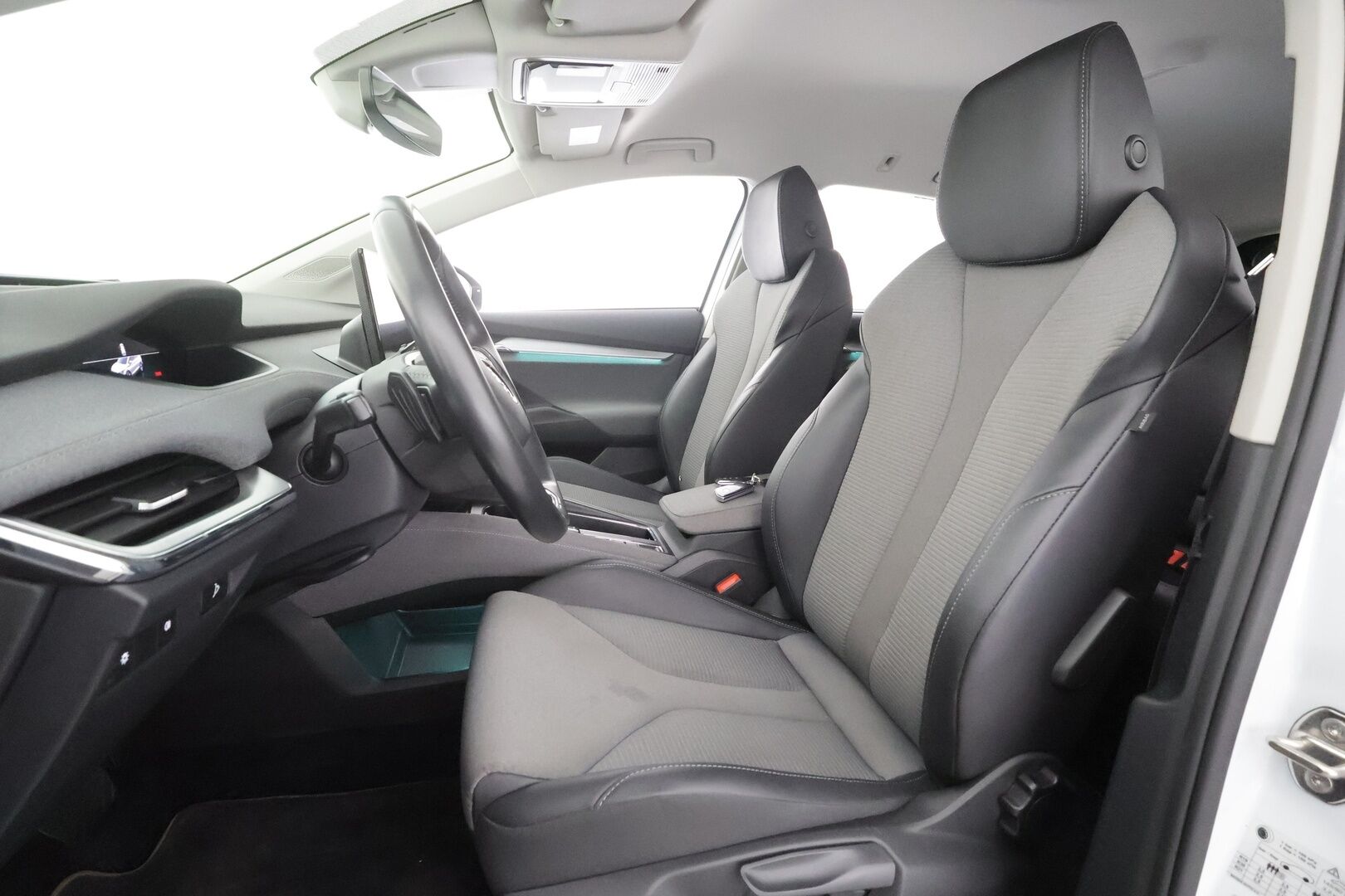 Skoda Enyaq 2021 60 Launch Edition iV - | ILP | Koukku | LED | Vakkari | Puolinahat | Ratinlämmitys | P.Kamera | Keyless | Apple&Android | 1.Om Suomi-auto | Kahdet Renkaat | Merkkihuollettu |
