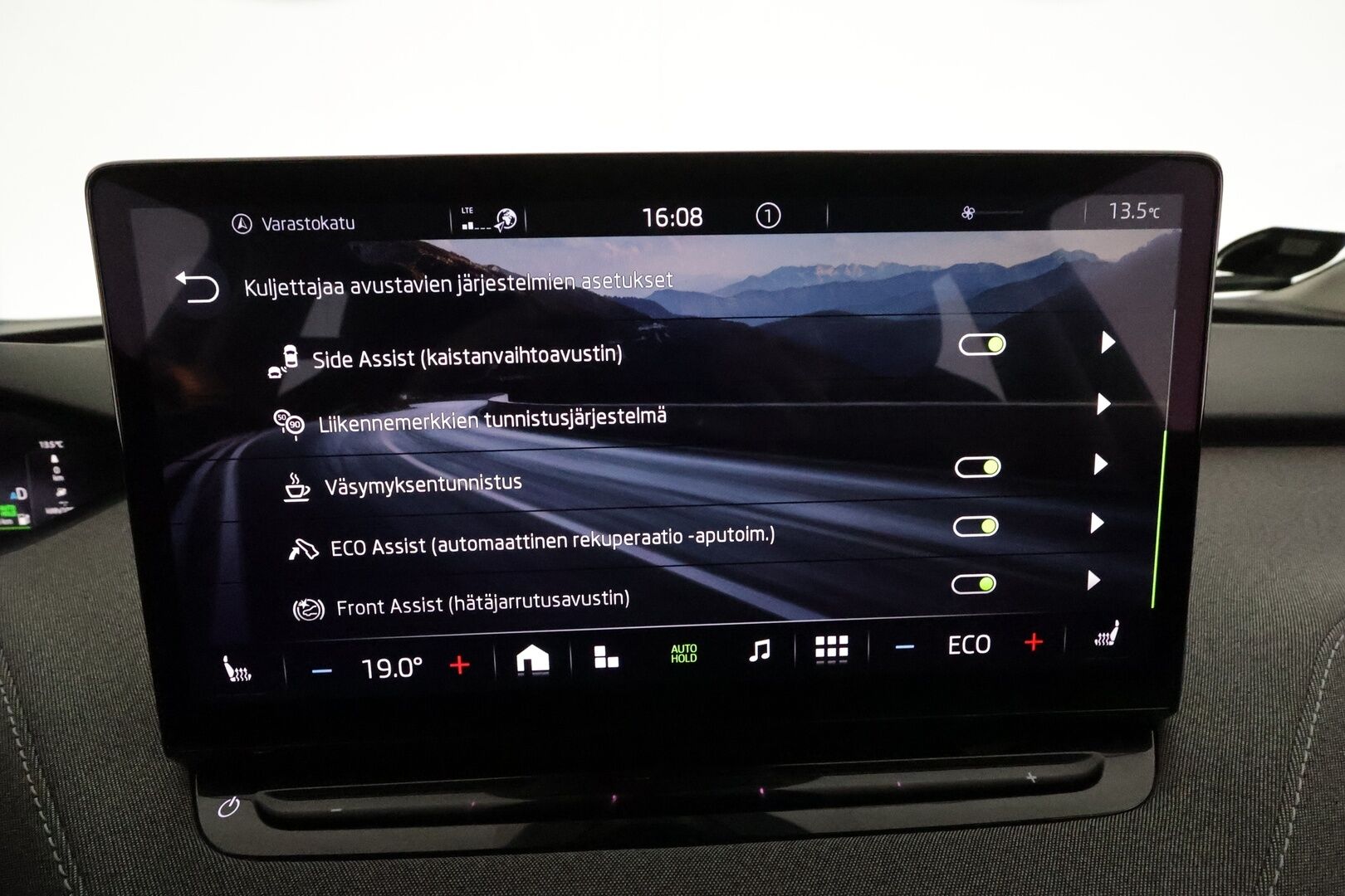 Skoda Enyaq 2021 60 Launch Edition iV *Lämpöpumppu / Adapt.vakkari / P.kamera / Keyless / Navi / Kaistavahti / Apple&Android* - 1-om. Suomi-auto / Merkkihuollettu / Kahdet renkaat aluvanteilla